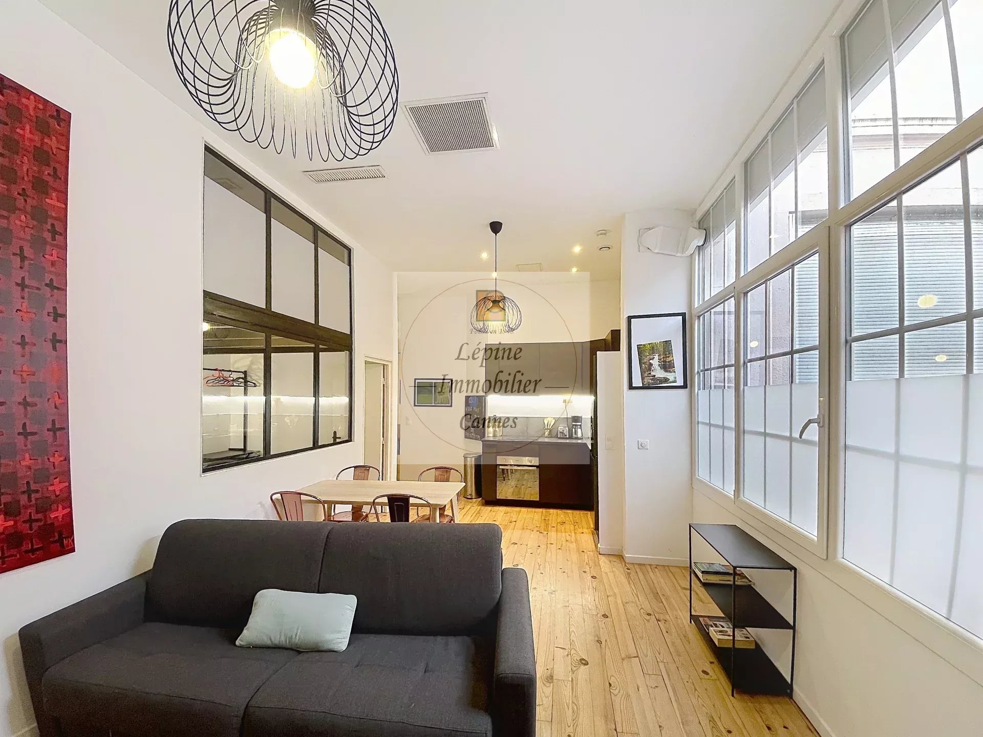 Cannes Bas Suquet, Volume de trois appartements.