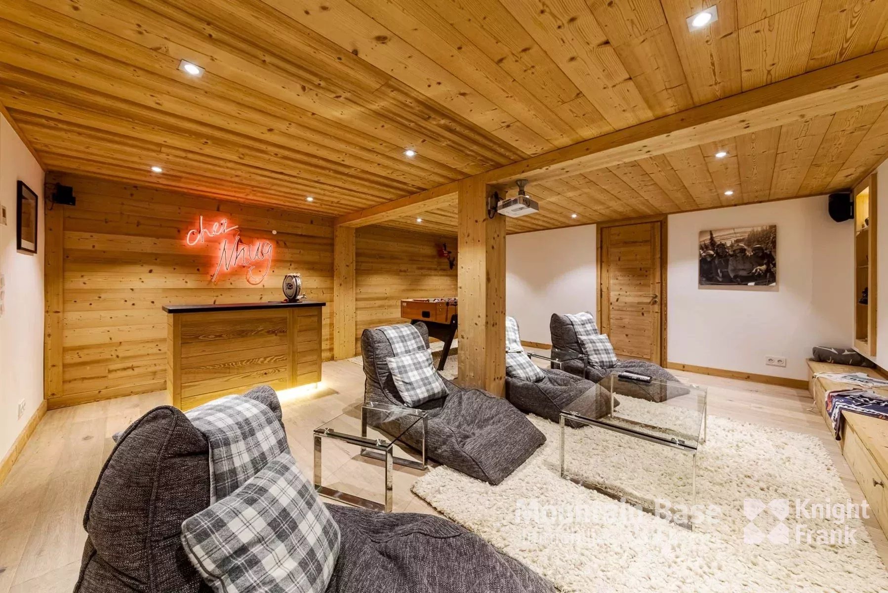 Photo of Stylish 5 bedroom chalet in central Morzine