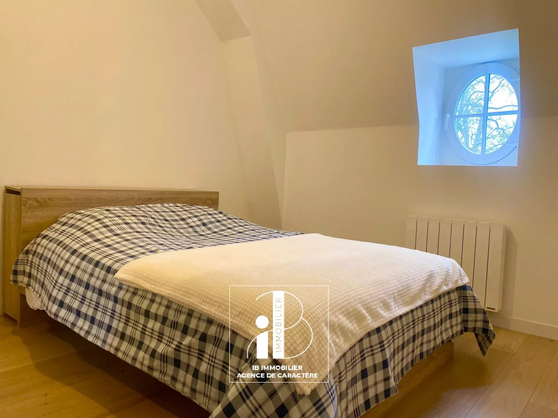 FONTAINEBLEAU NEAR CITY CENTER - INTERNATIONAL COLLEGE AND LYCÉE - PRIVATE Mansion XVIIIth.