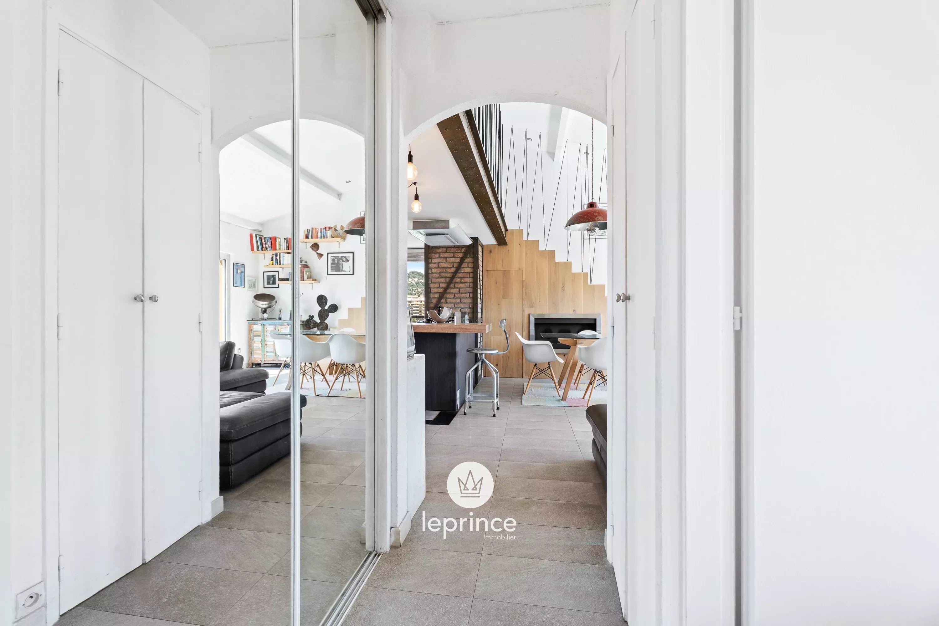 Nice Saint-Roch: 2-Bedroom Apartment – Terrace – Garage & Cellar