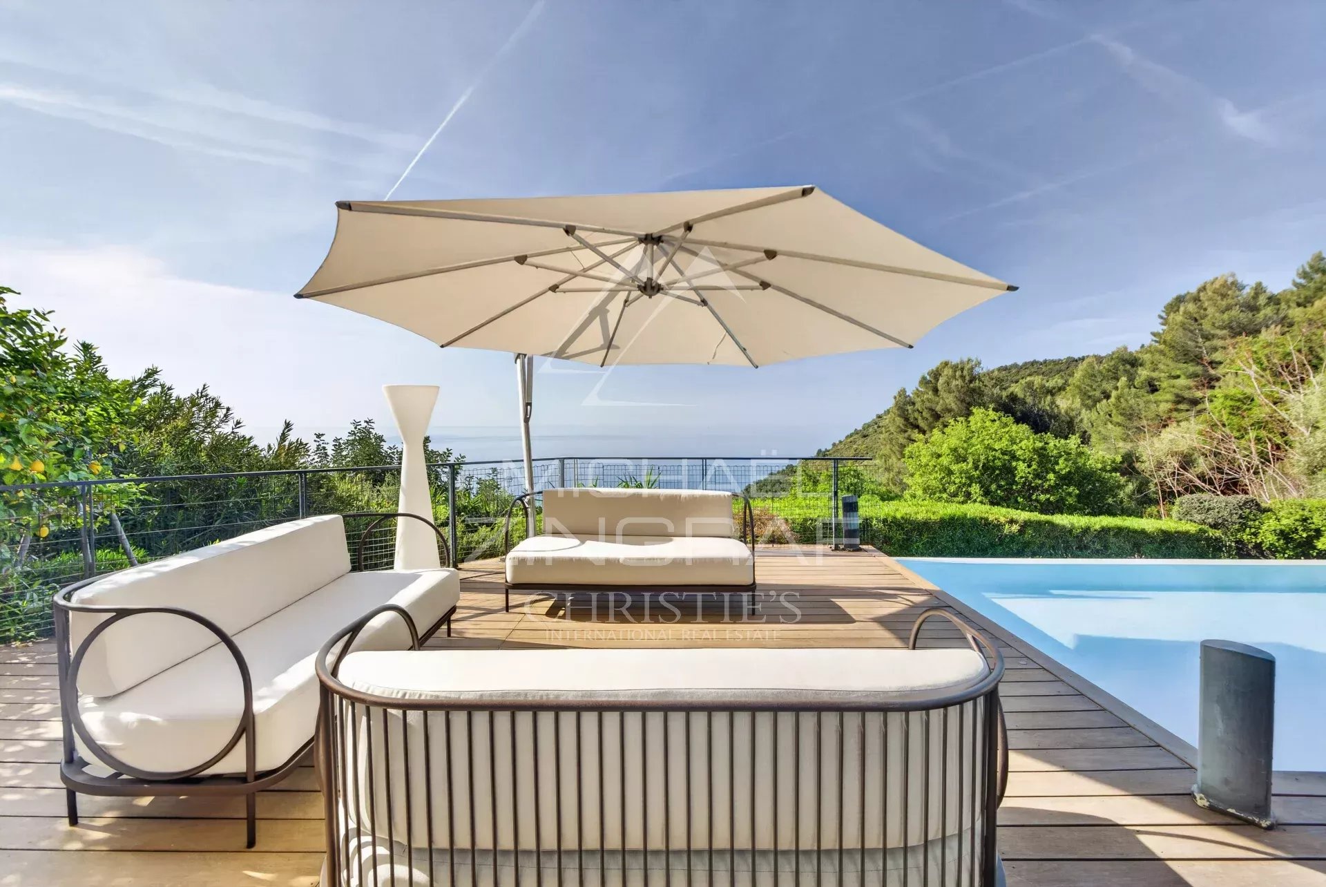 Stunning contemporary villa to rent with breathtaking sea views near Monaco