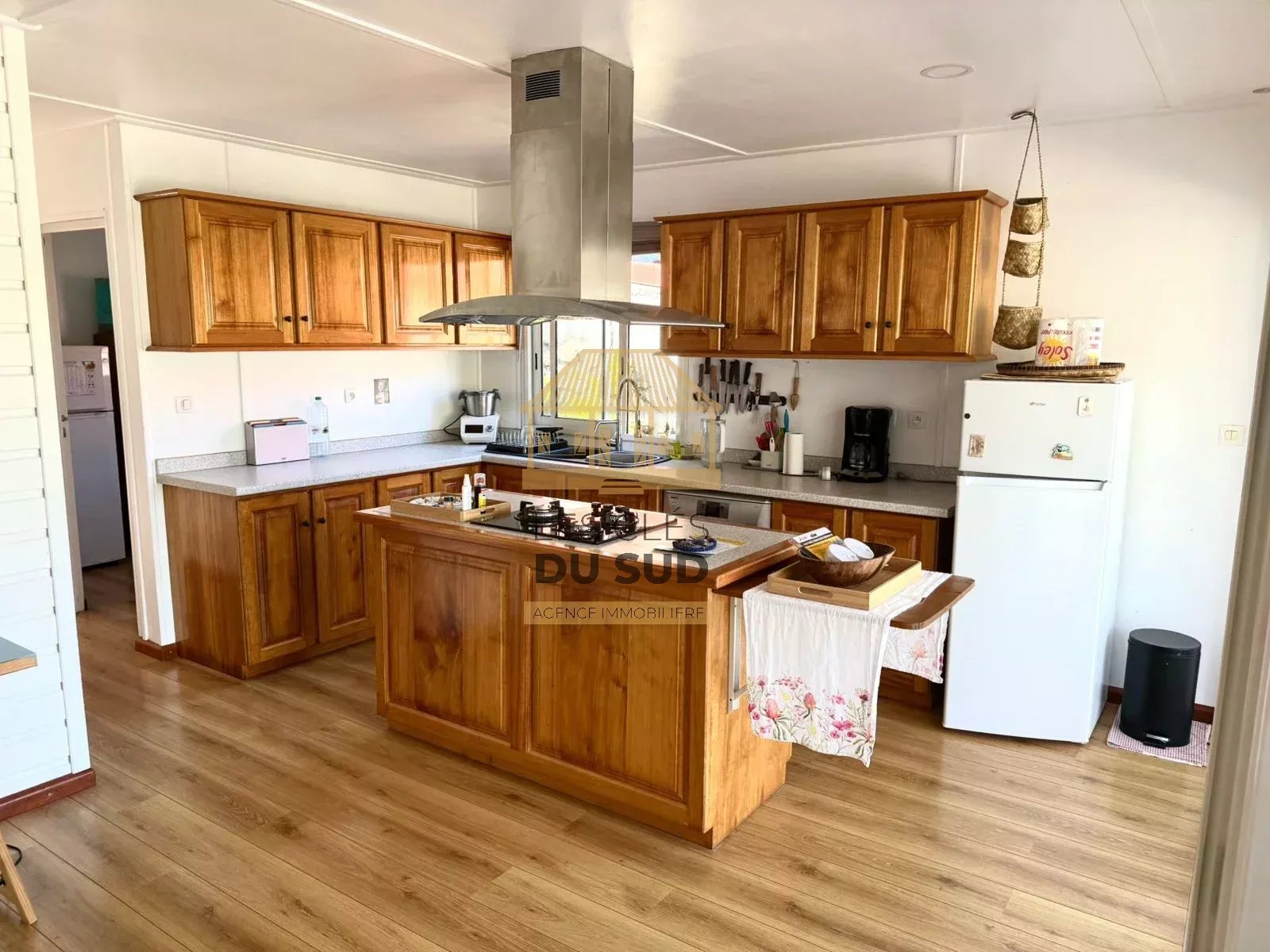 A LOUER - UNE MAISON DE TYPE T5 DE 140,82 M² ENVIRON - SAINT-JOSEPH -  1160€