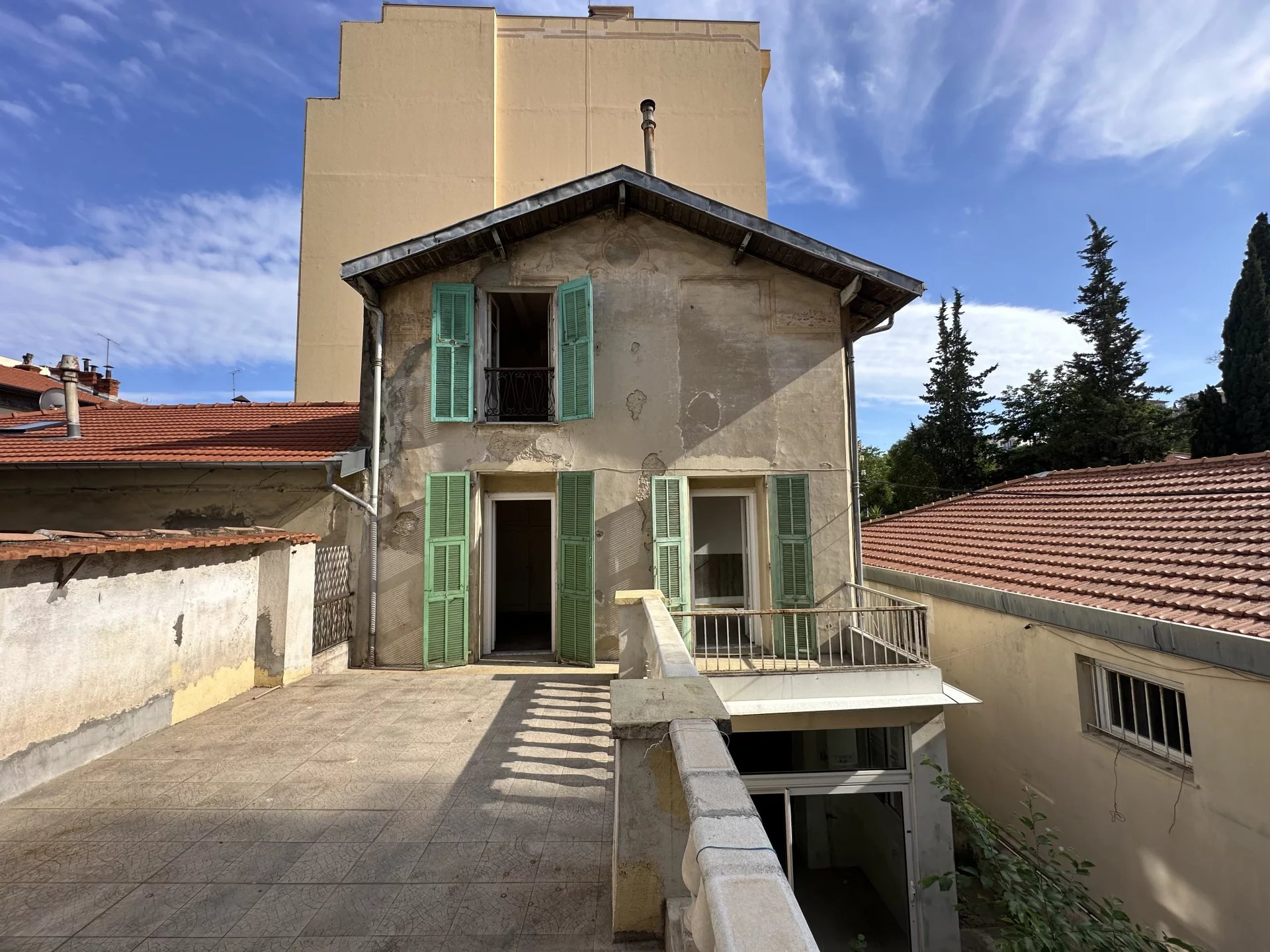 NICE LIBÉRATION - IMMEUBLE - 5 APPARTEMENTS - JARDIN - TERRASSE