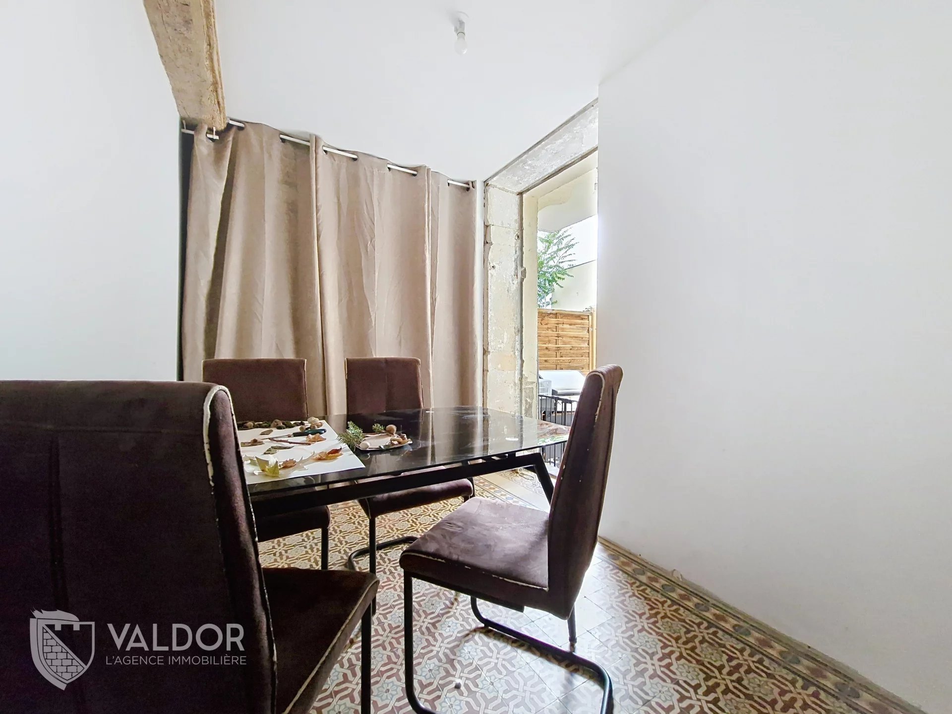Appartement T4 rénové en rez de rue à Saint-Georges-de-Reneins
