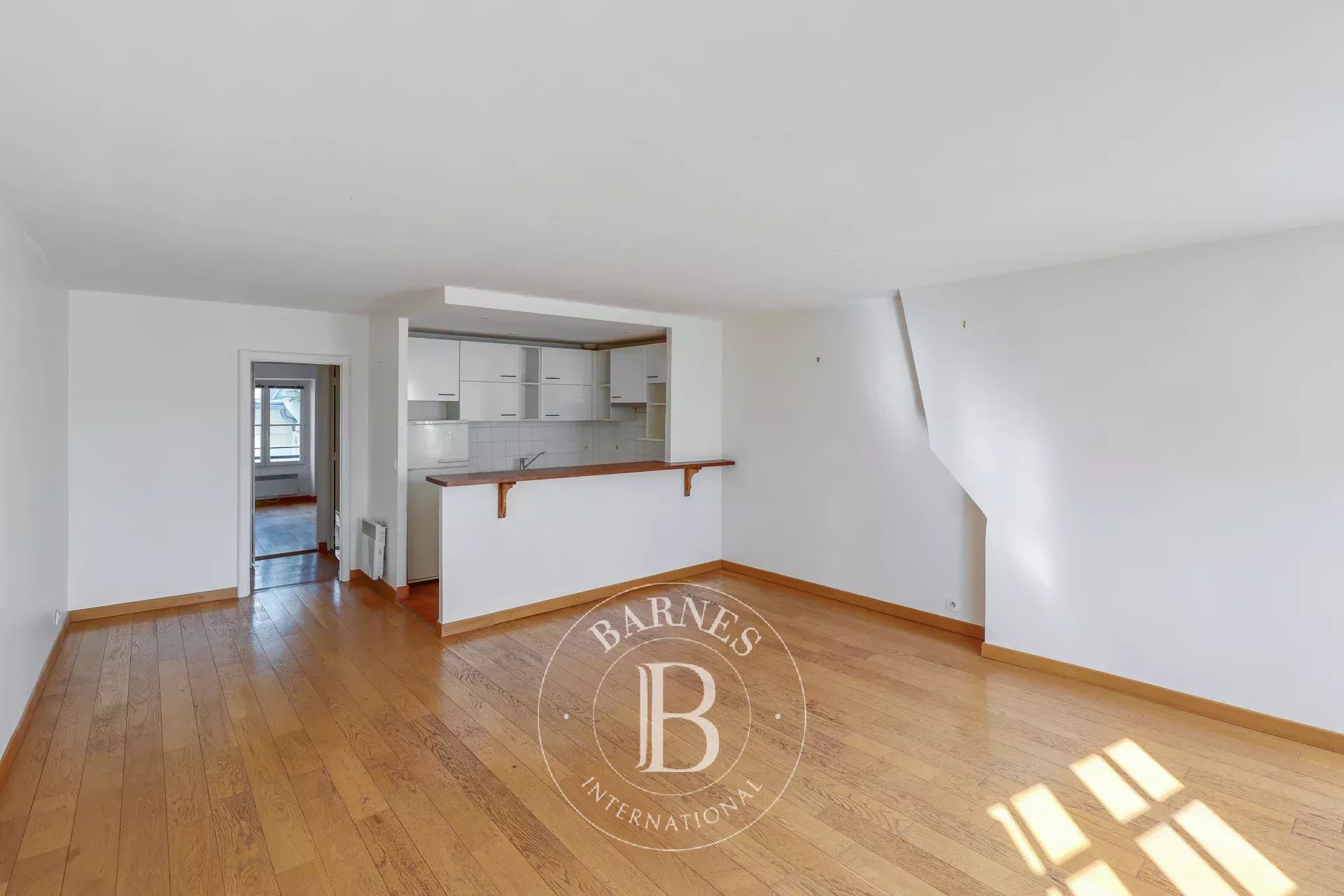 Paris 6 - Dragon - 2 rooms - top floor - view - picture 7