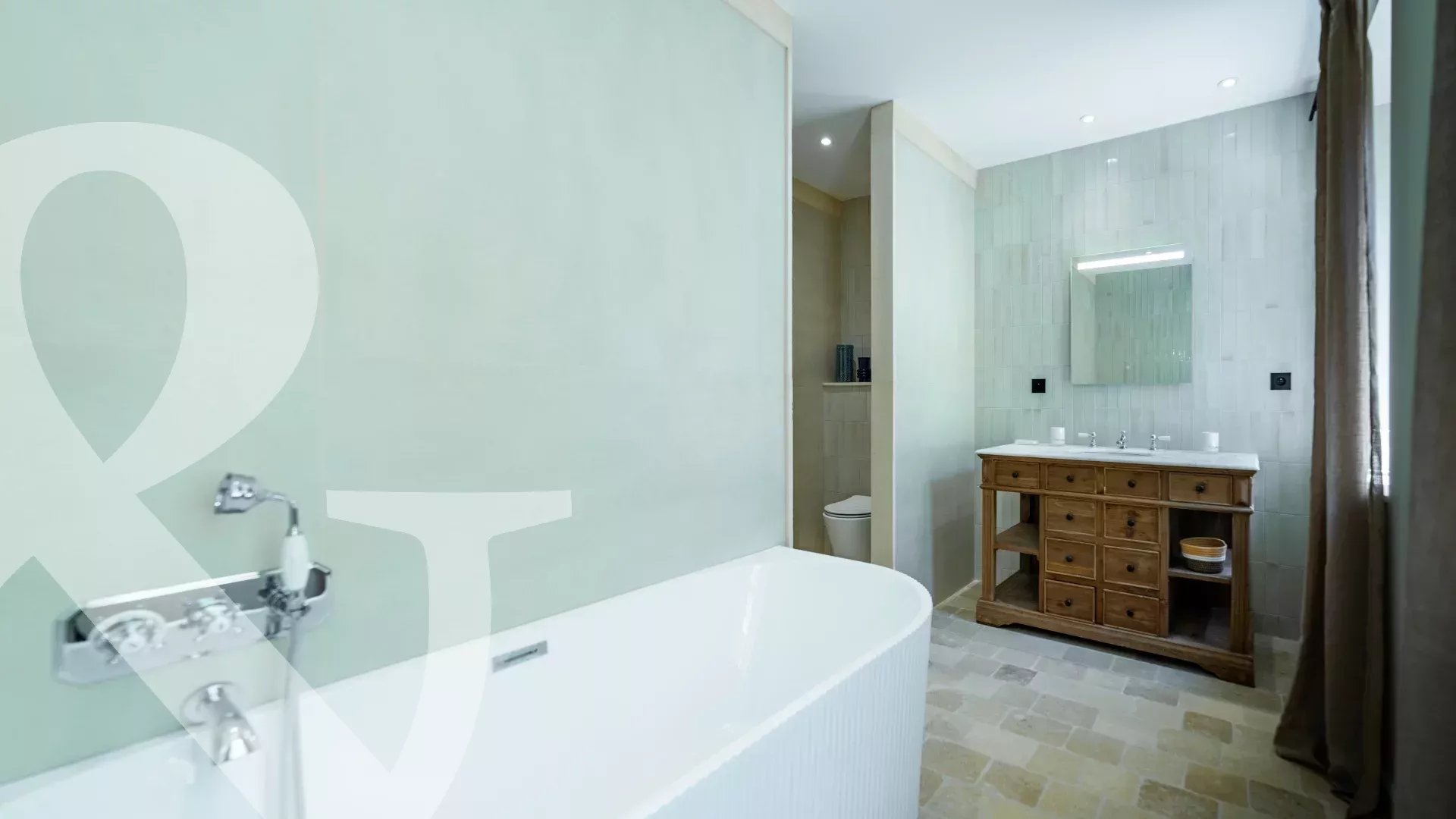 UN BIEN UNIQUE AVEC VUE SUR L'EGLISE