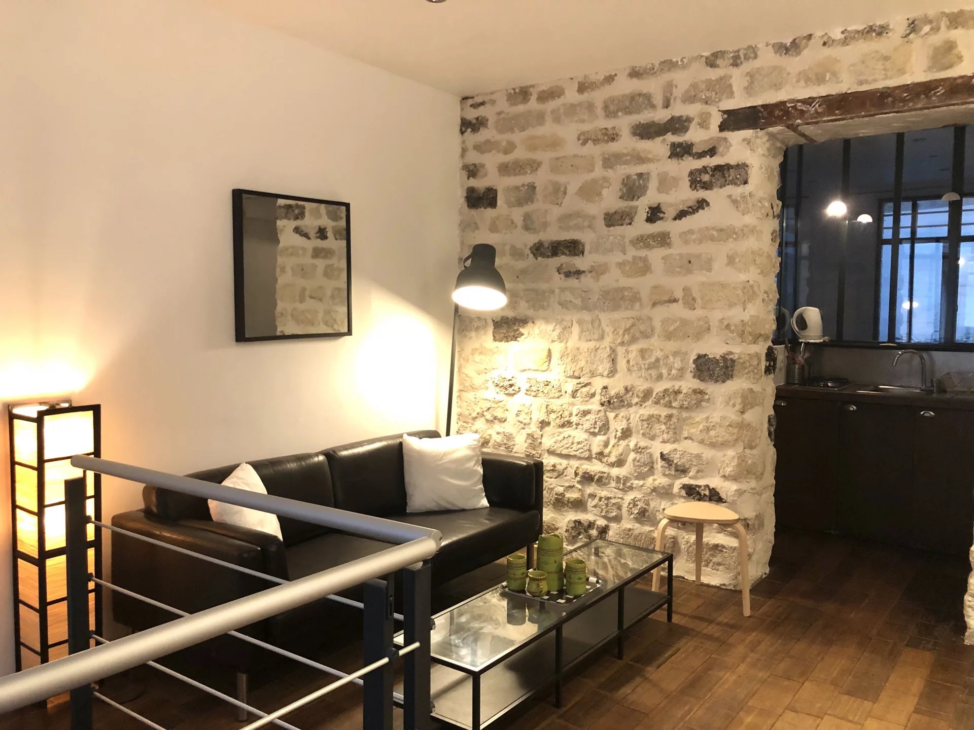 75018/ M° La Chapelle: loft original aménagé dans ancienne boutique