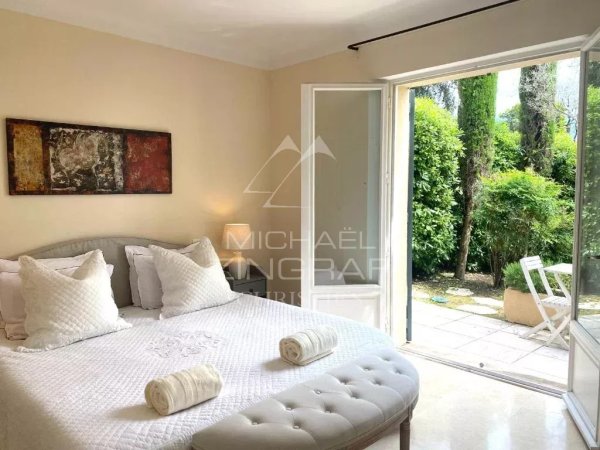 ELEGANT VILLA WITH PANORAMIC VIEWS AND ABSOLUTE TRANQUILLITY NEAR SAINT-PAUL-DE-VENCE — photo 7