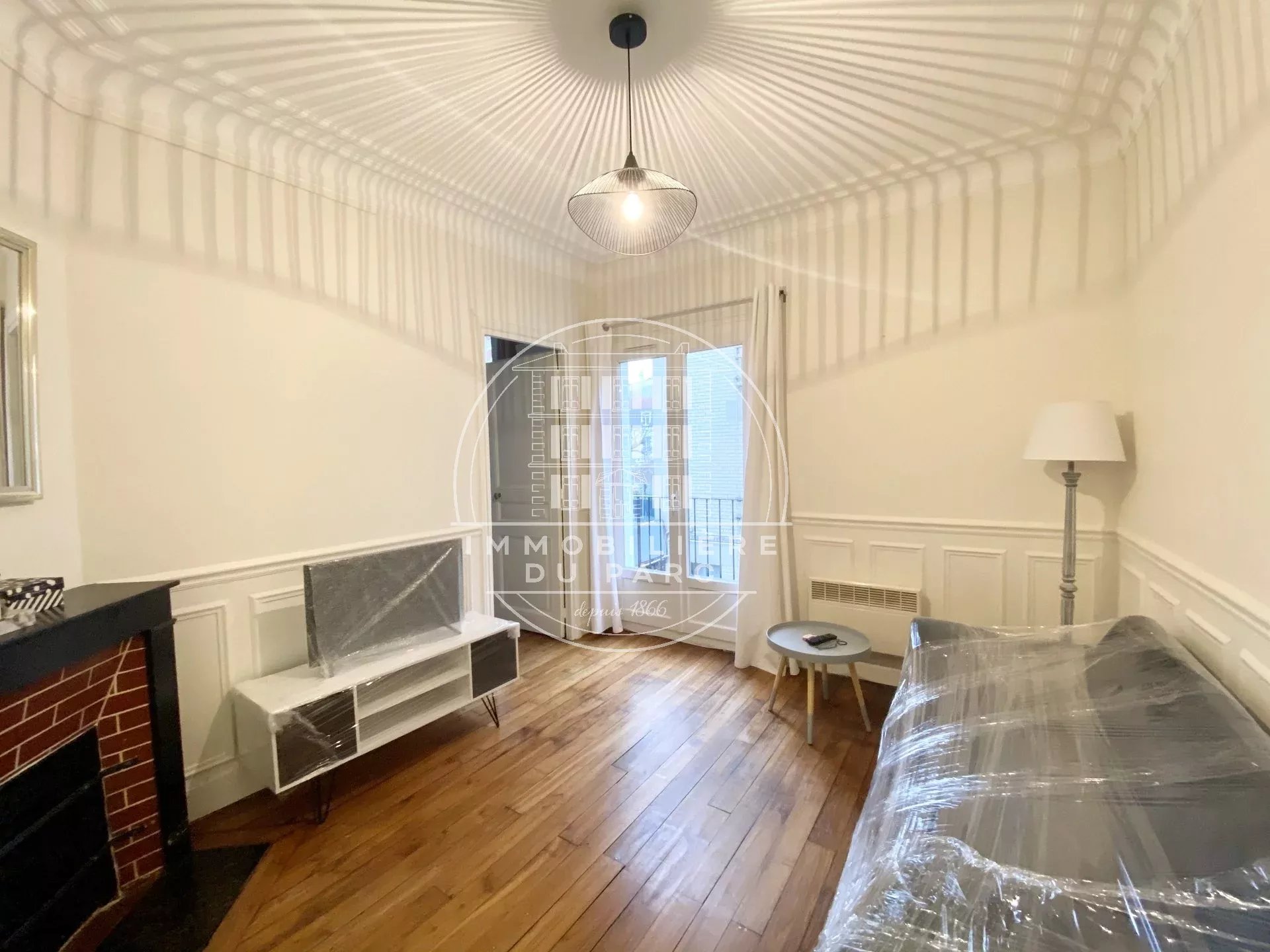 Bedroom Wooden floor Fireplace