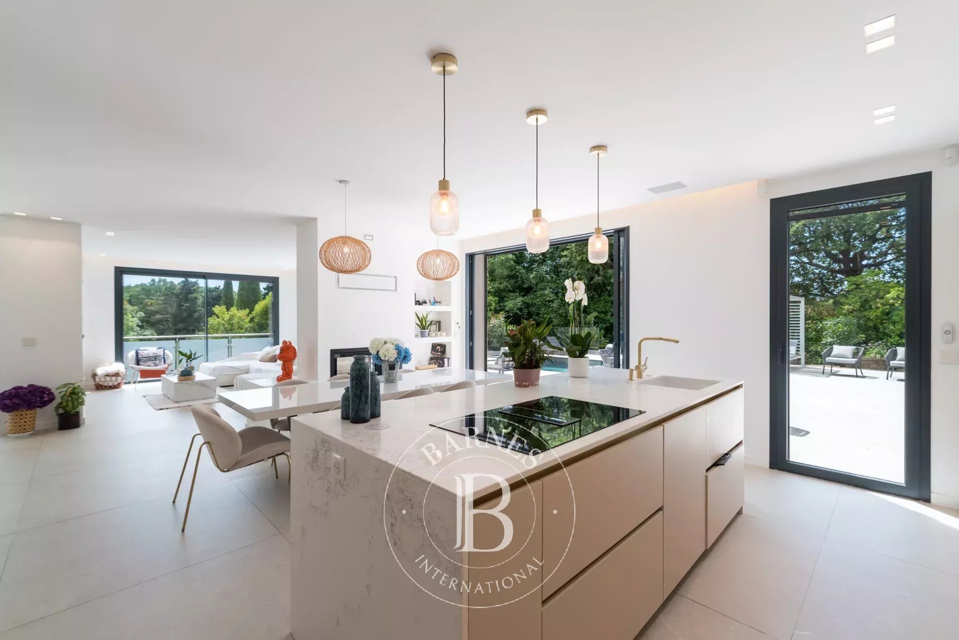 Stunning Contemporary Home – 5 Bedrooms – Smart Home – Pool – Independent Studio - picture 13