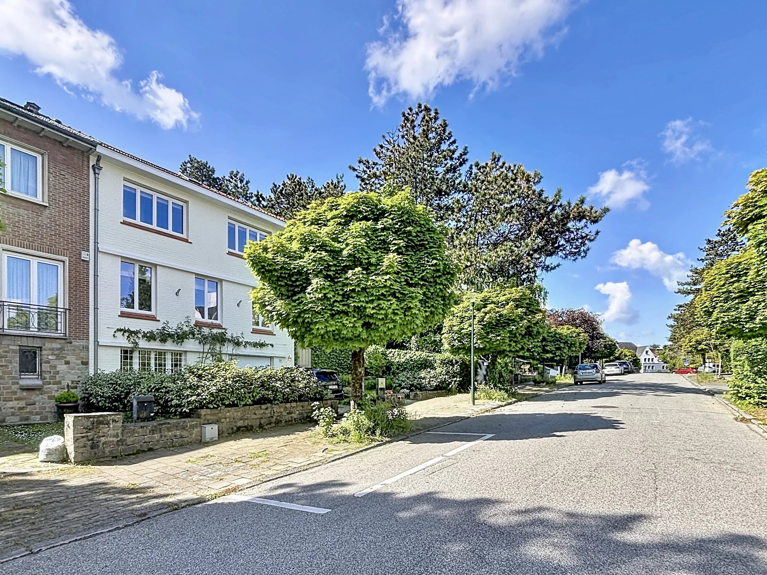 Observatory Neighborhood, a 3-facade house fully renovated on a 350m2 south-facing plot.