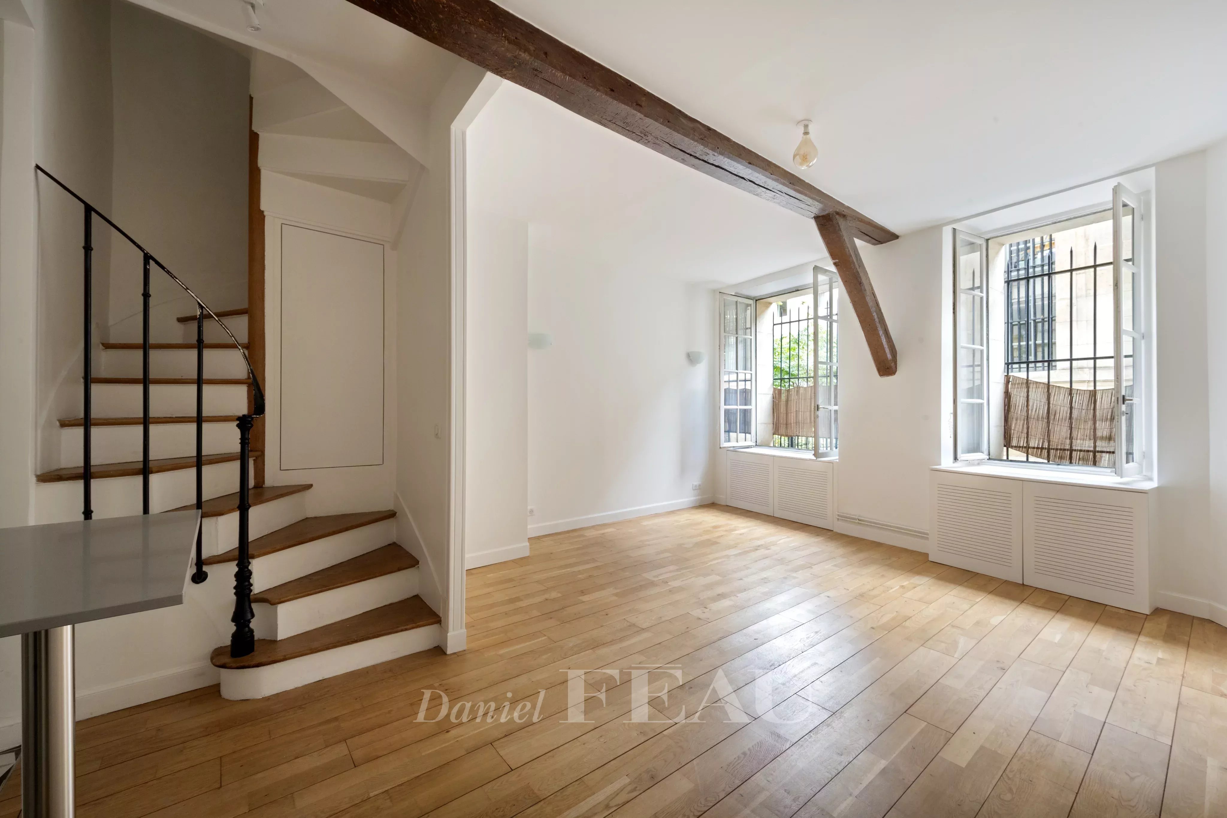 Sale Apartment Paris 3rd