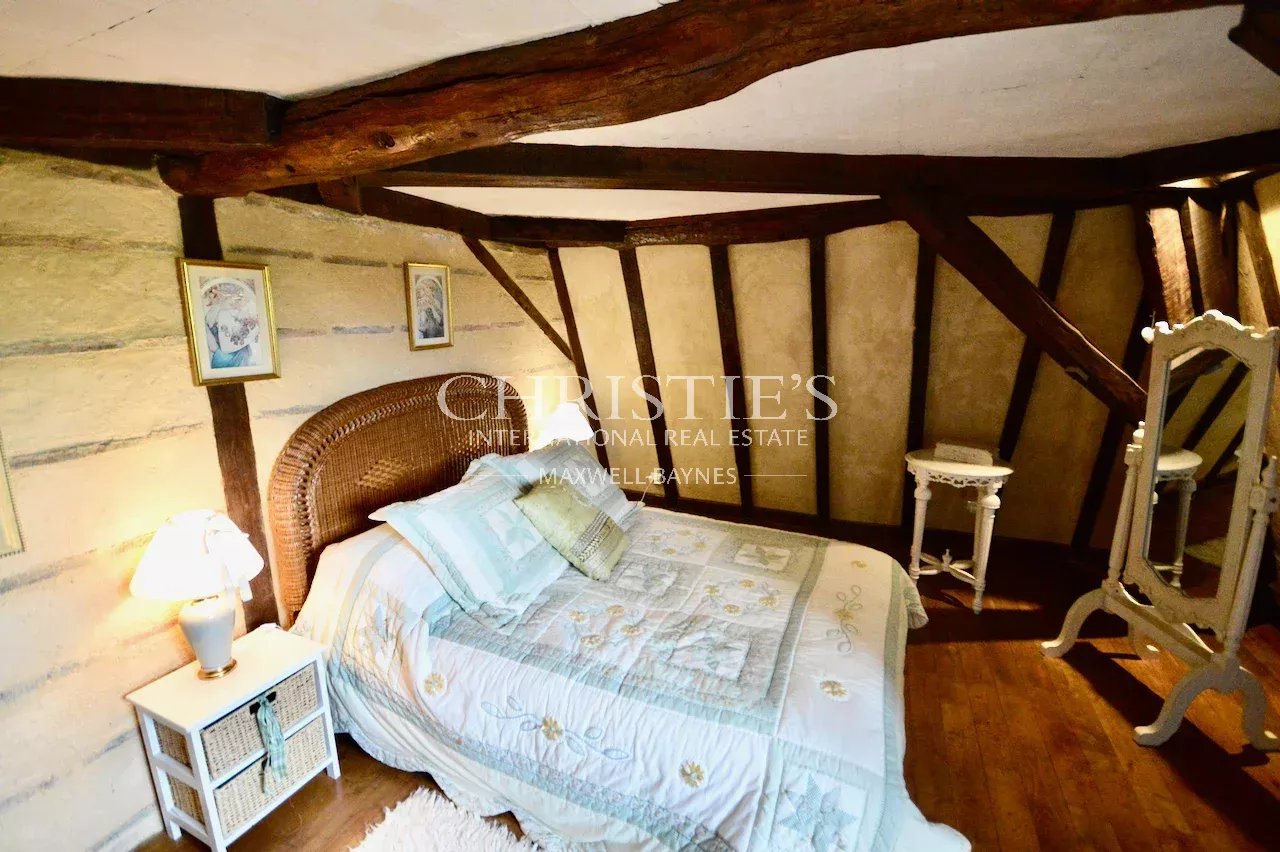 6 Bedroom Villa/Townhouse's Image 7