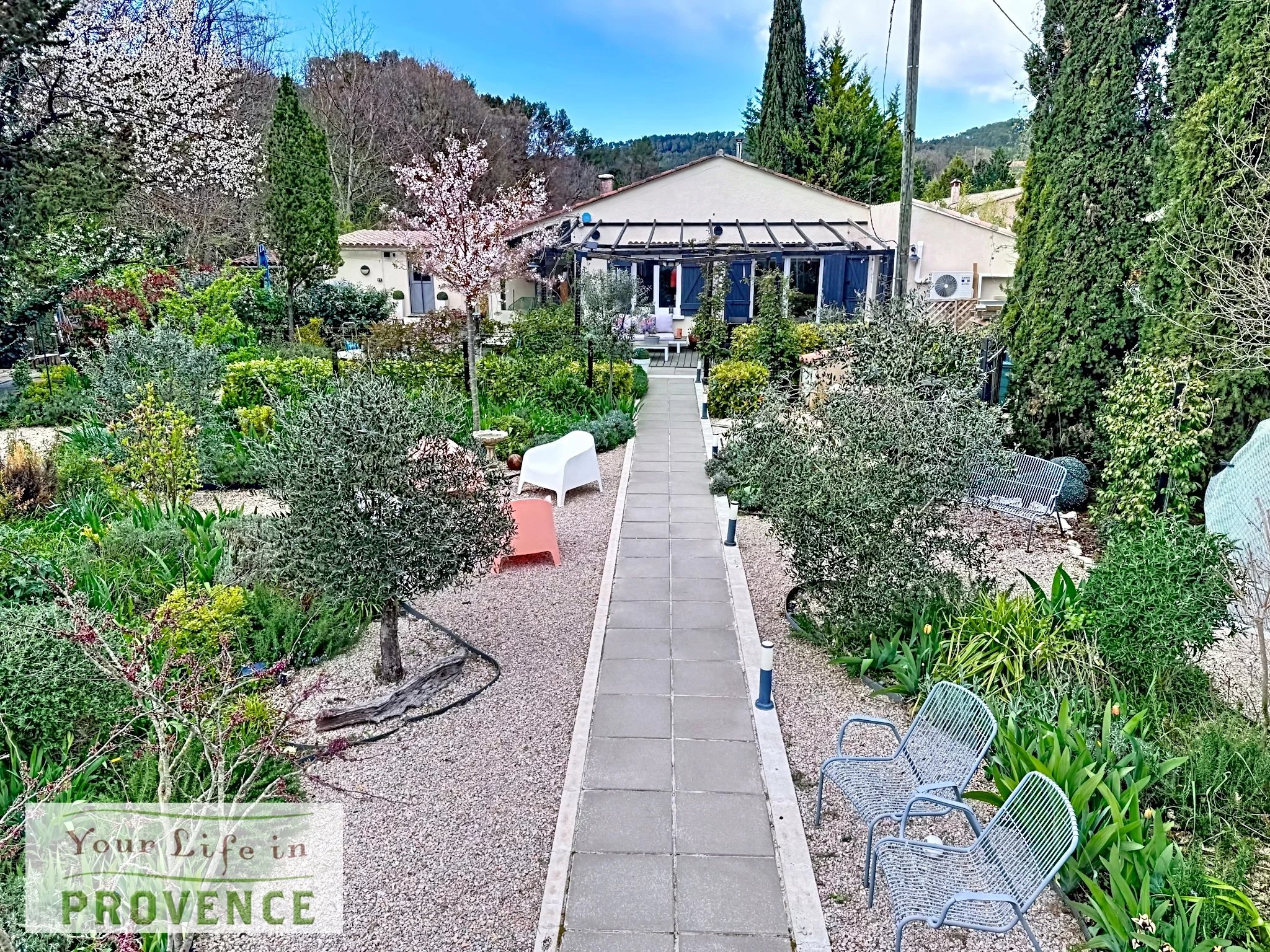 Charming property in gorgeous gardens near Entrecasteaux