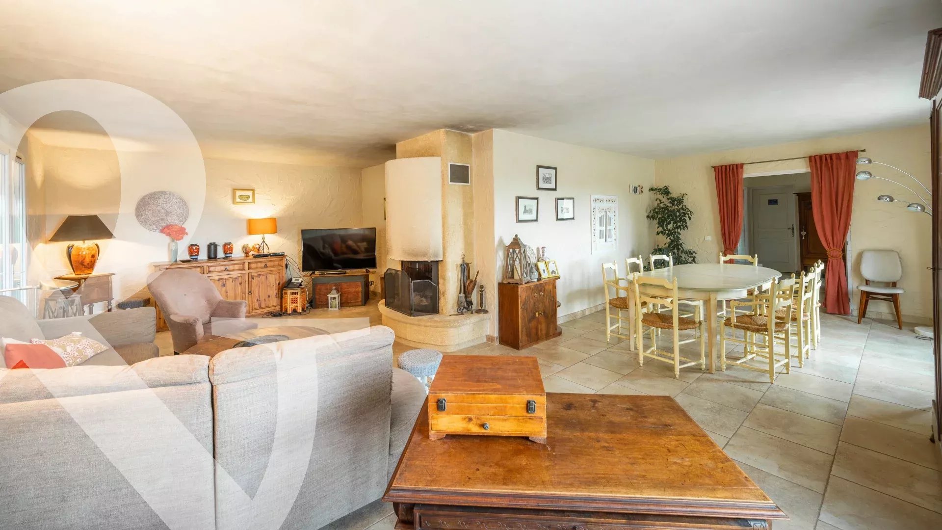 BELLE MAISON EN PIERRE A FORT POTENTIEL