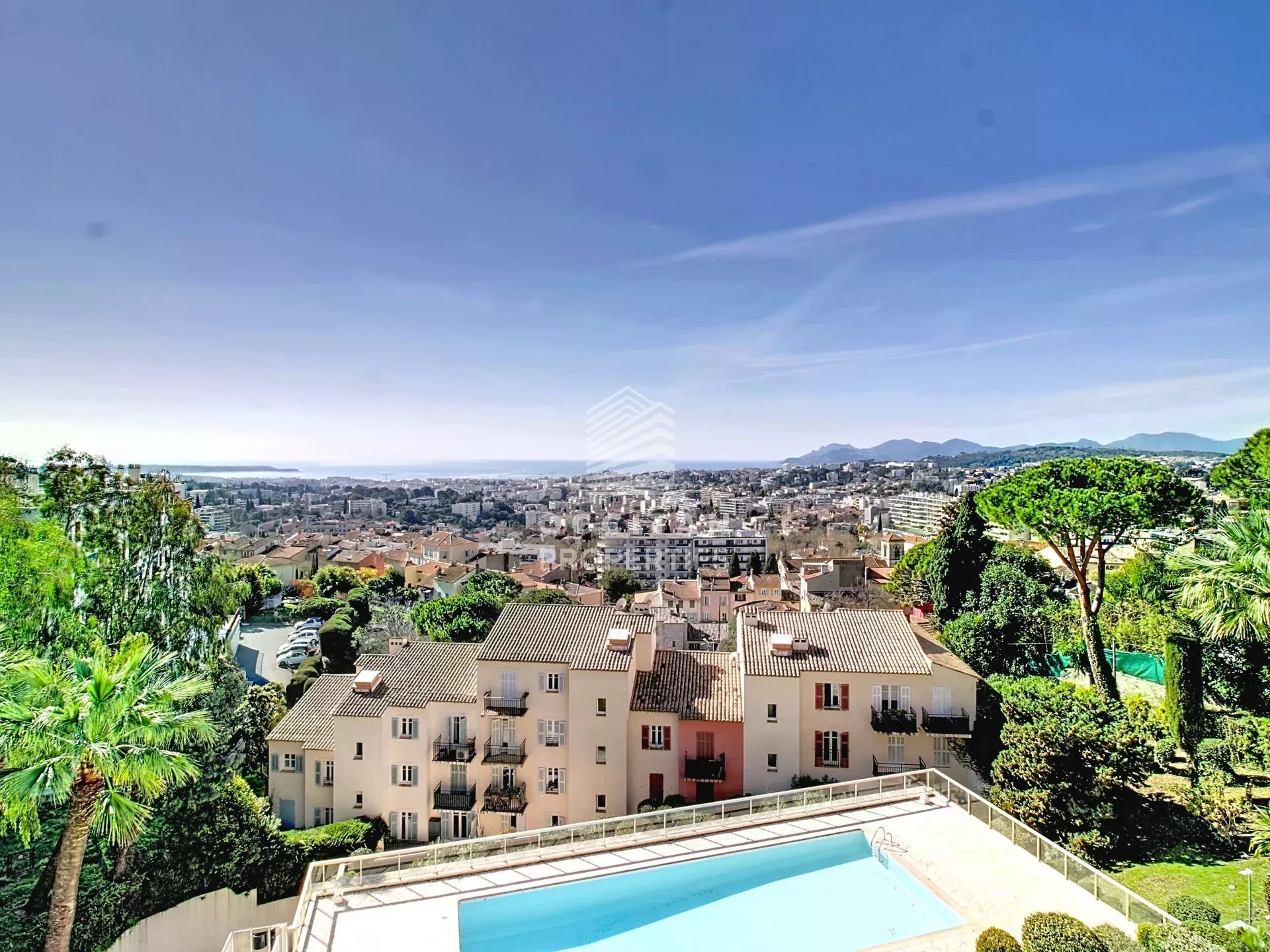 Dernier étage - Vue mer panoramique - Piscine - Le Cannet