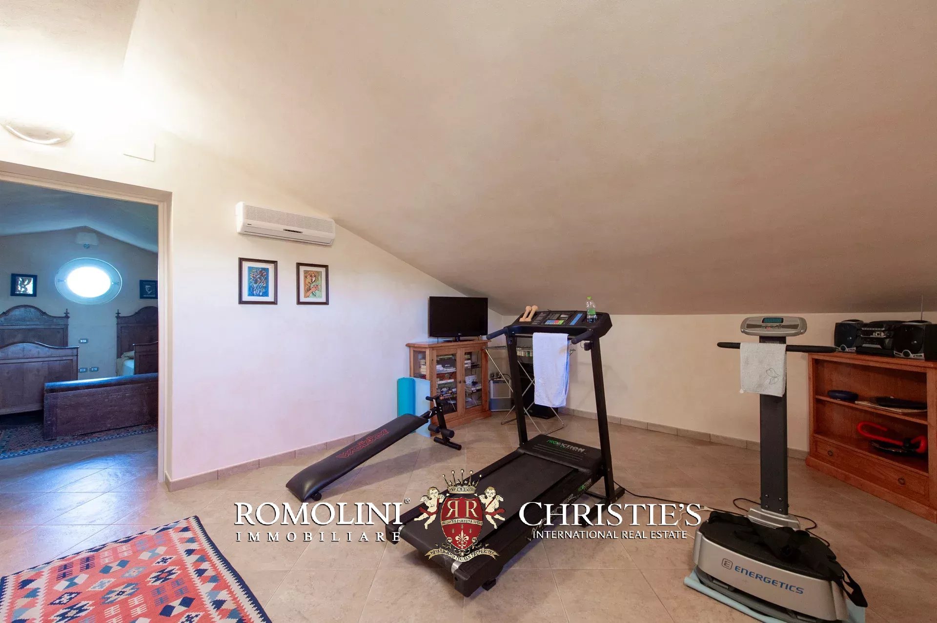 10 Bedroom Villa/Townhouse's Image 76