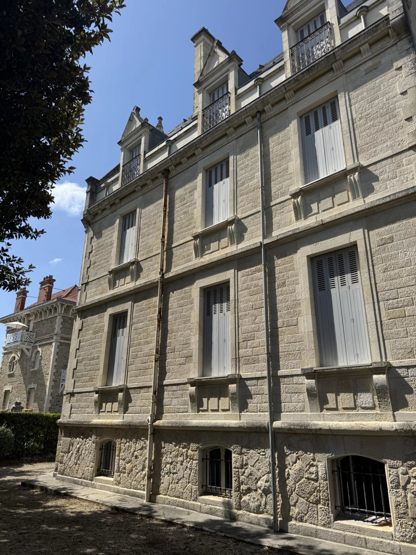 BIARRITZ SAINT CHARLES APPARTEMENT T2  DANS BATISSE HISTORIQ
