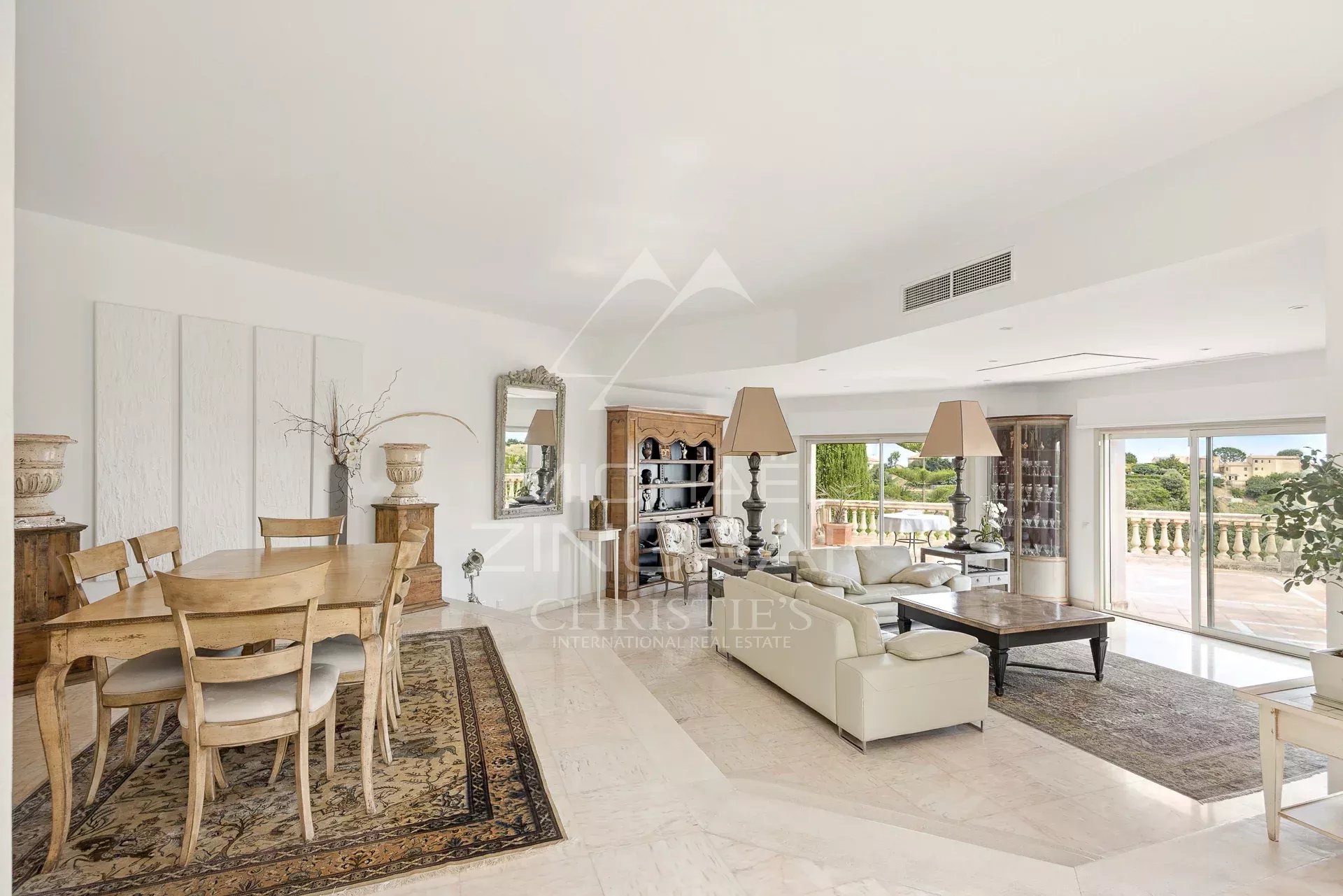 6 Bedroom Villa/Townhouse's Image 4