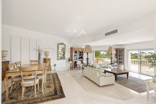 Propriété provençale moderne avec vue mer panoramique — photo 7