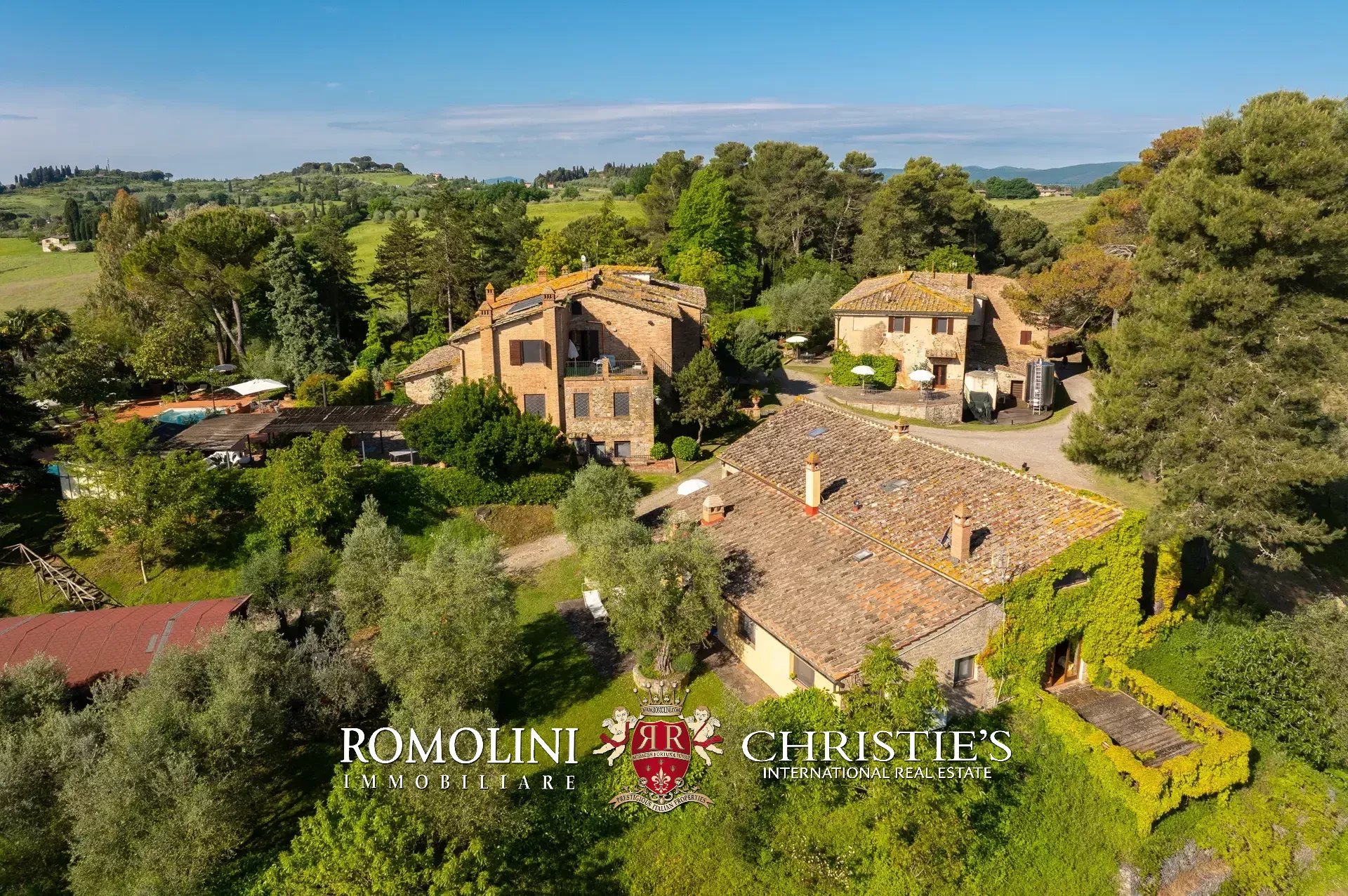 18 Bedroom Vineyard's Image 21