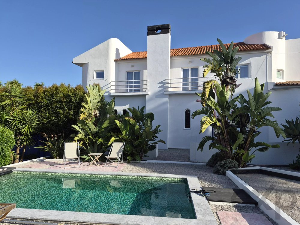 Excecional Moradia com Piscina e Anexo - Charneca da Caparica