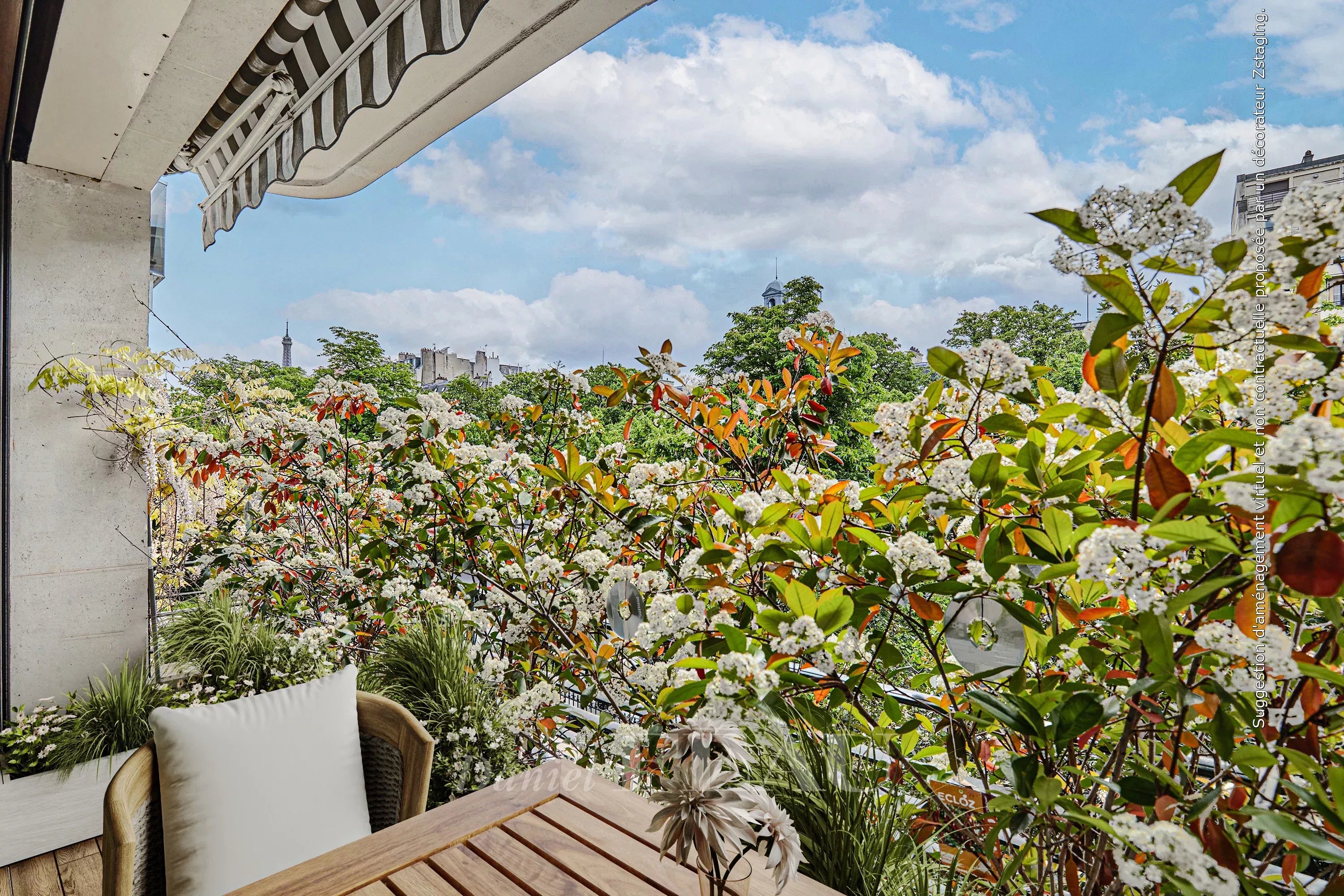 Paris 16th District – A spacious 2-bed apartment with a balcony
