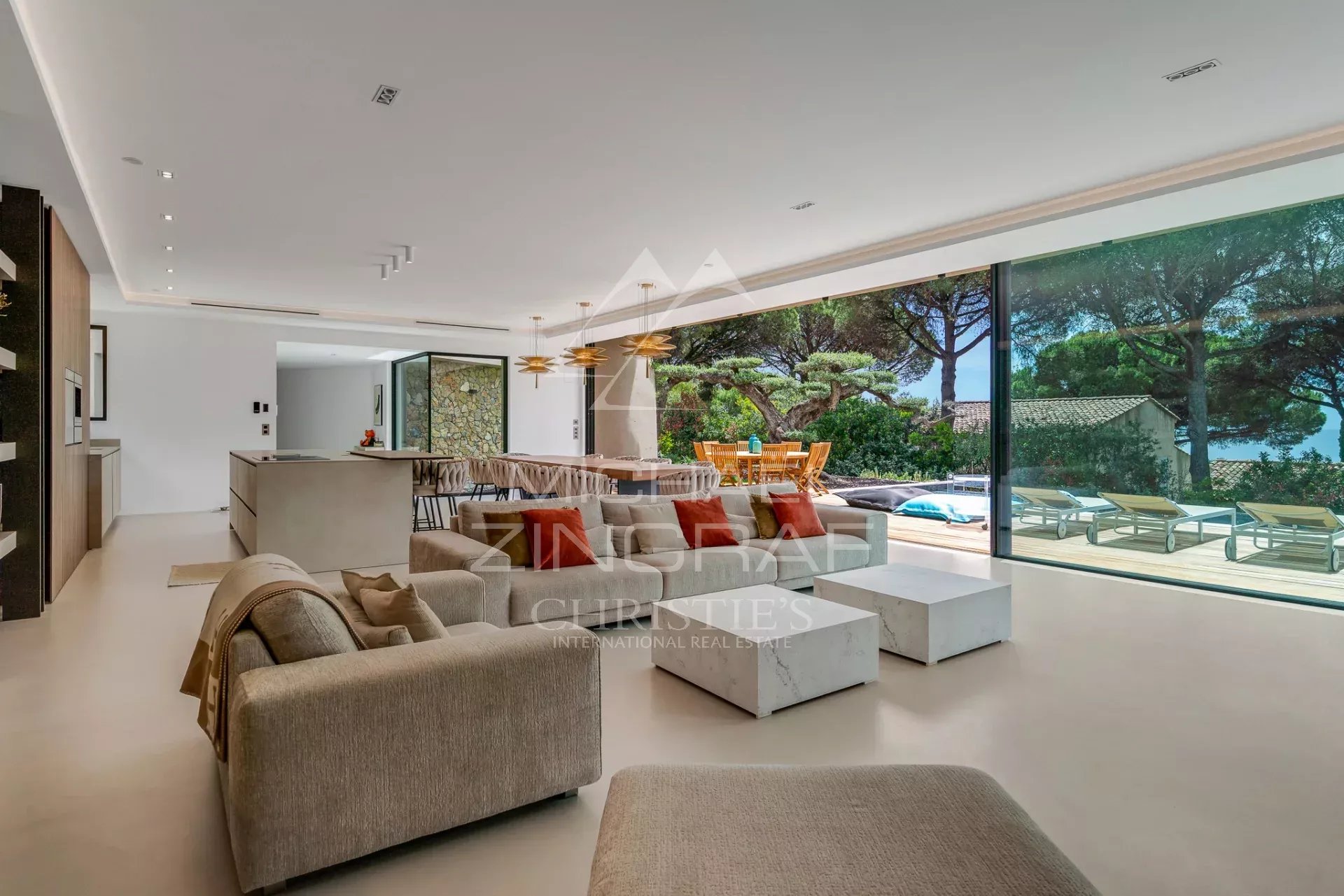 6 Bedroom Villa/Townhouse's Image 3