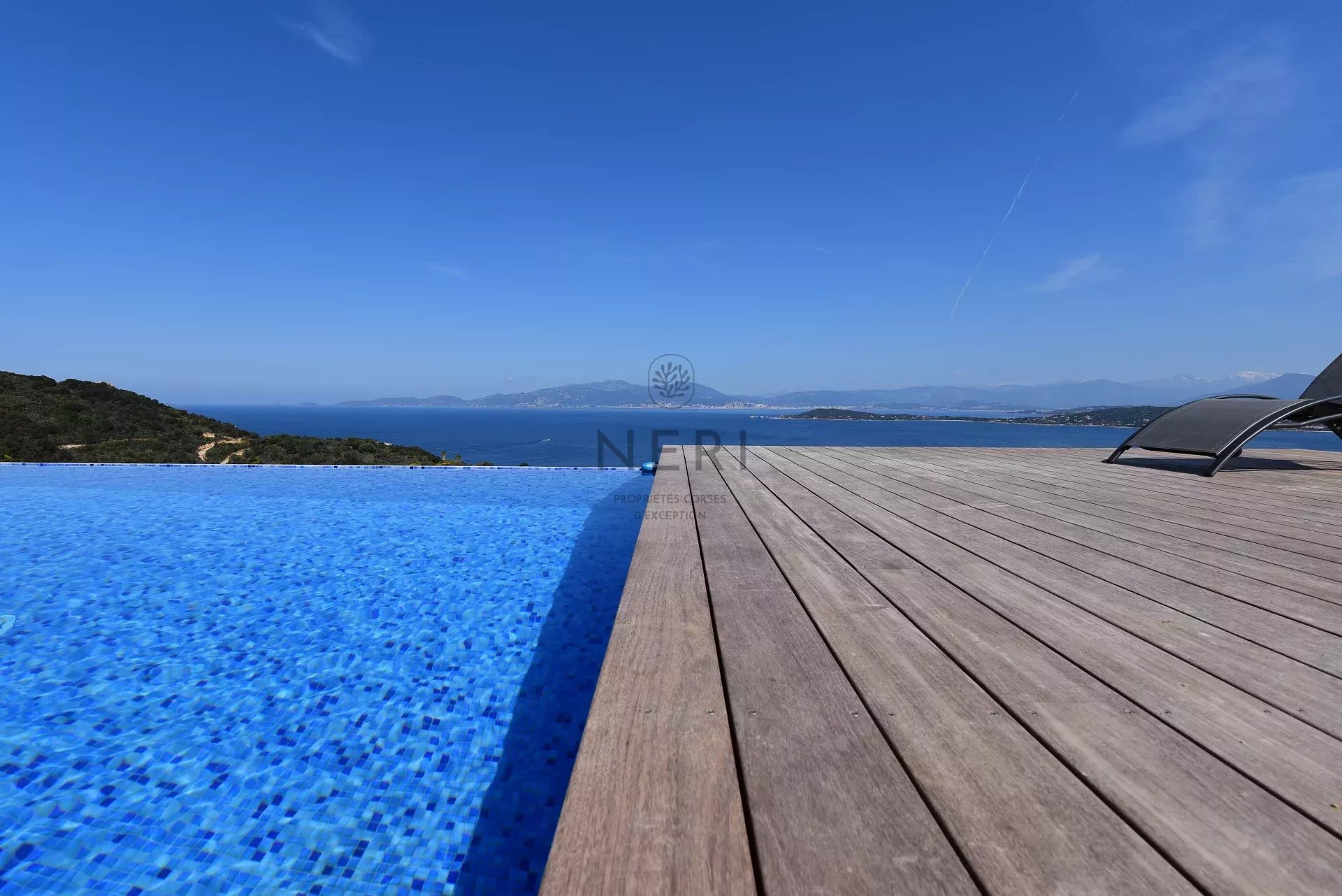 Villa VERGHIA-6 Chambres, vue mer, piscine sur la rive sud d'Ajaccio