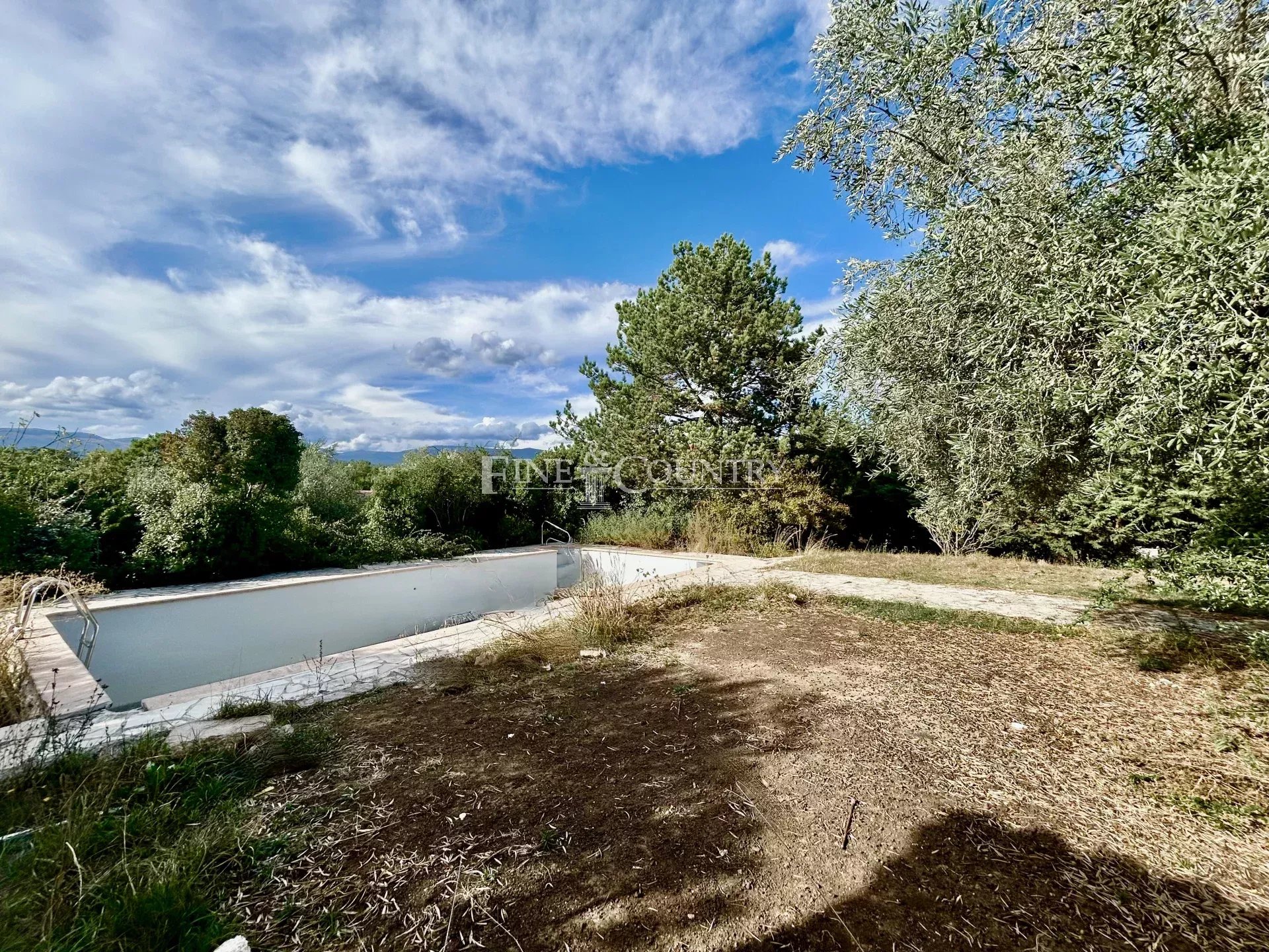 Photo of Villa and land for sale in Montauroux