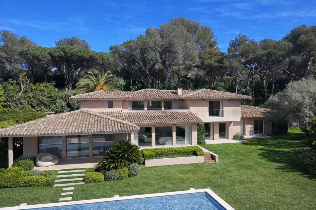 Villa for sale in Saint Tropez — Luxury Villa in Les Parcs de Saint-Tropez | Sea View Family Estate