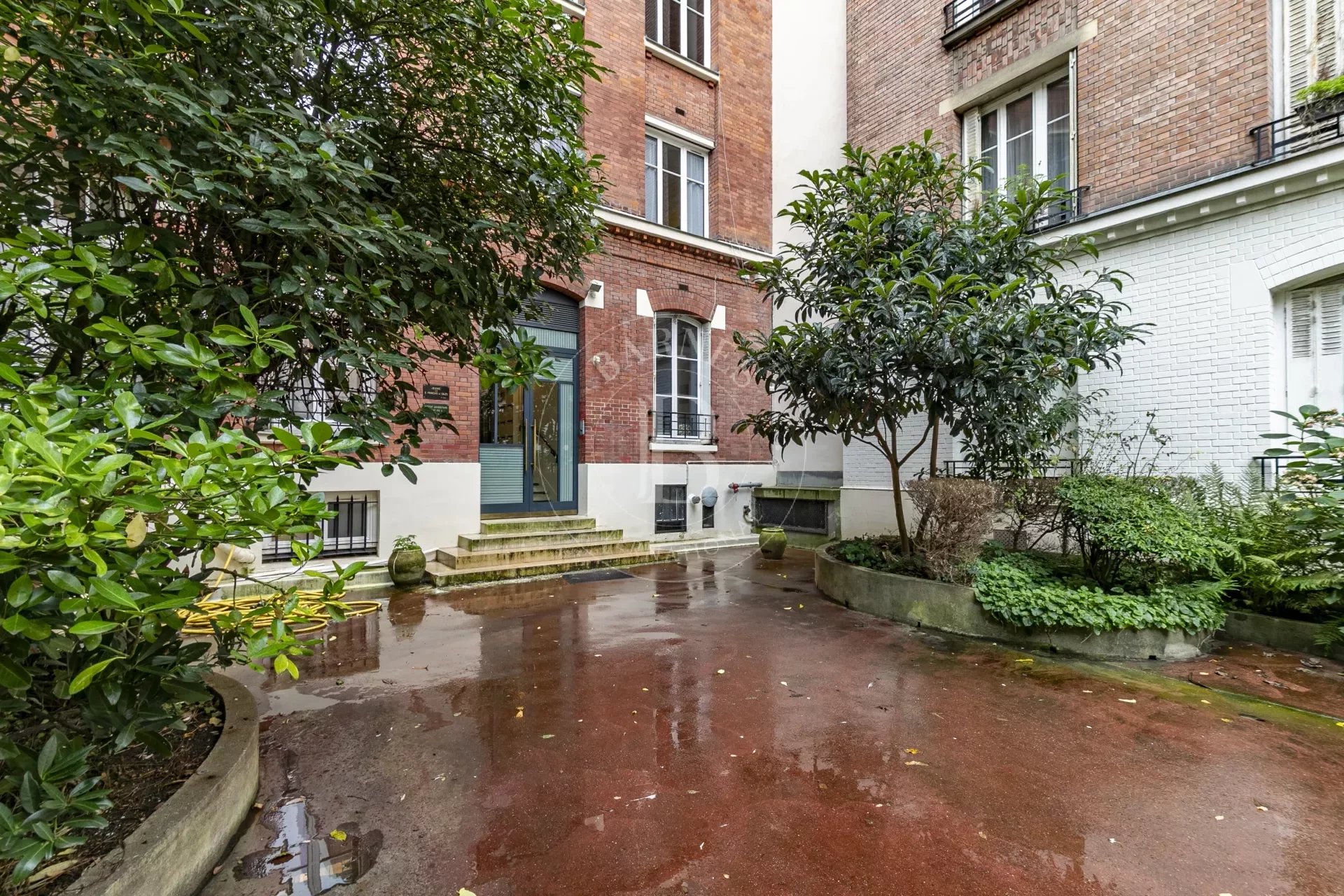 Paris 6 - Carrefour de la Croix Rouge - Exclusive - Fully renovated two-room apartment - Quiet, bright, spacious - picture 8