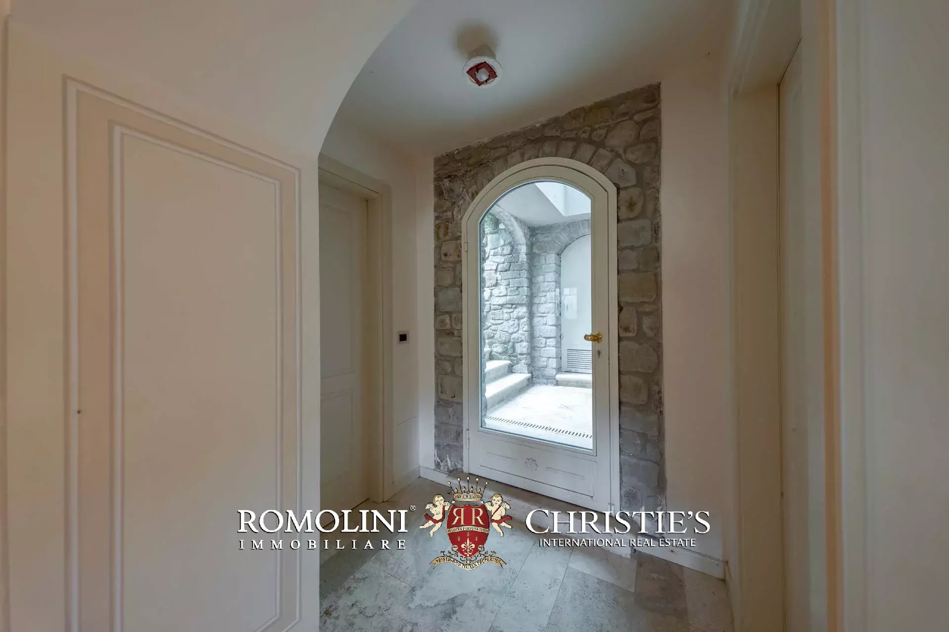 10 Bedroom Villa/Townhouse's Image 76