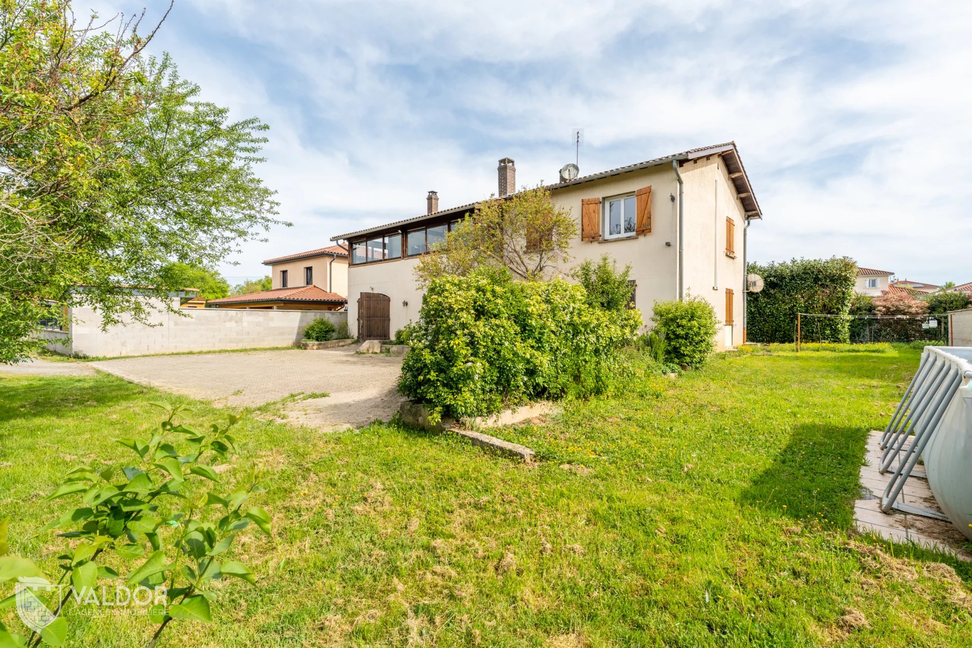 Maison Traditionnelle- avec Terrain et Etang