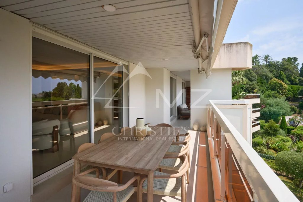 Apartment for sale in Cannes — Magnificent contemporary top floor apartment