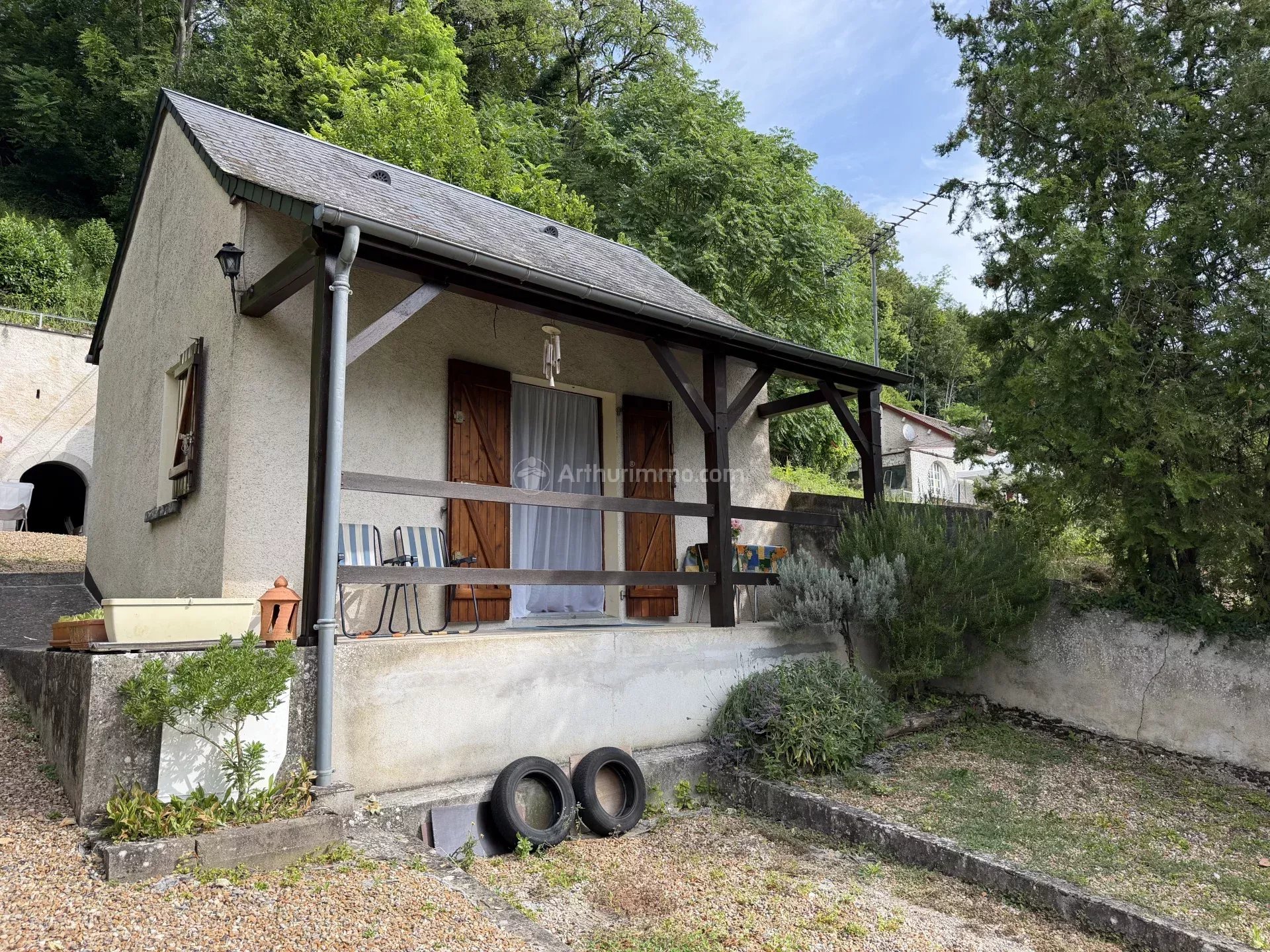 Charmante maisonnette avec terrasse, jardin et cave voûtée