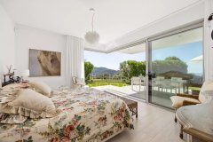 Exceptional 5-room flat – garden – 4 garages — photo 5 of 7