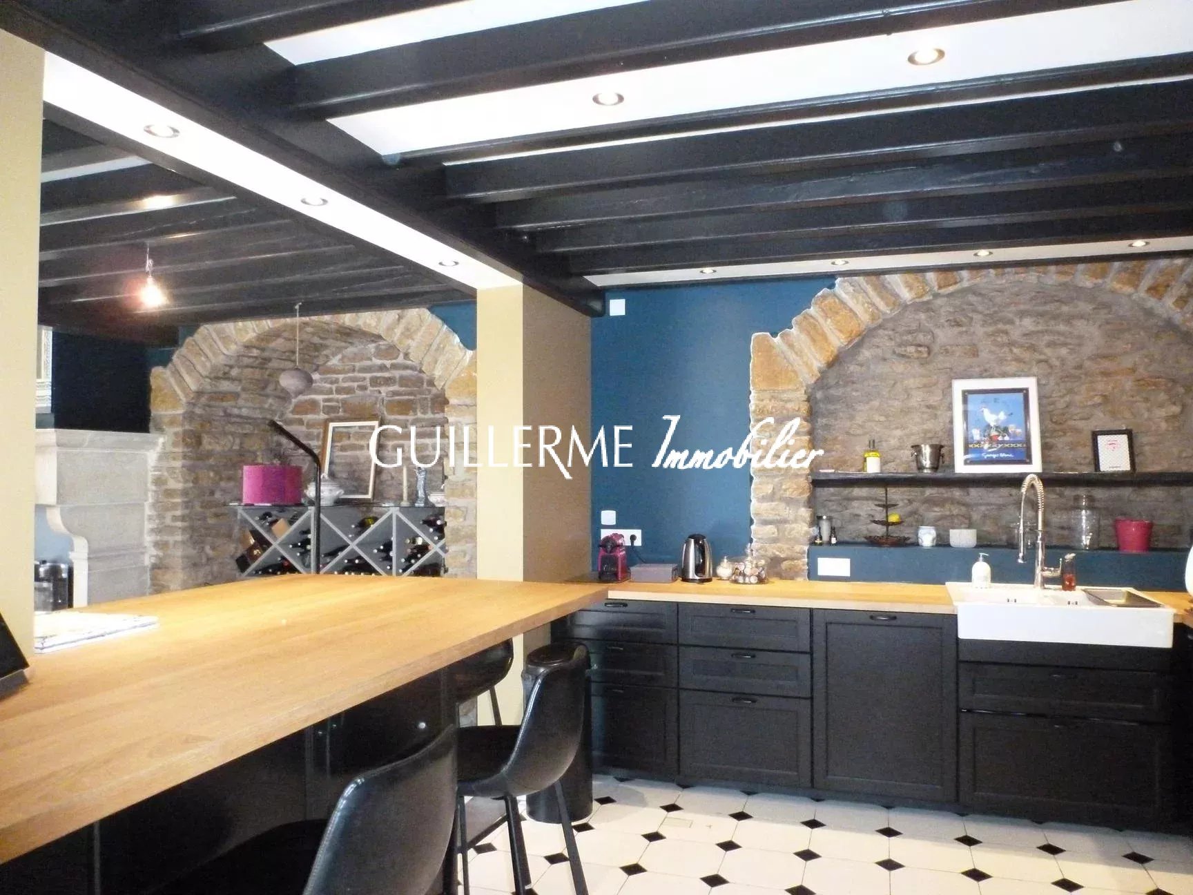APPARTEMENT MAISON DANS CHATEAU 4chambres