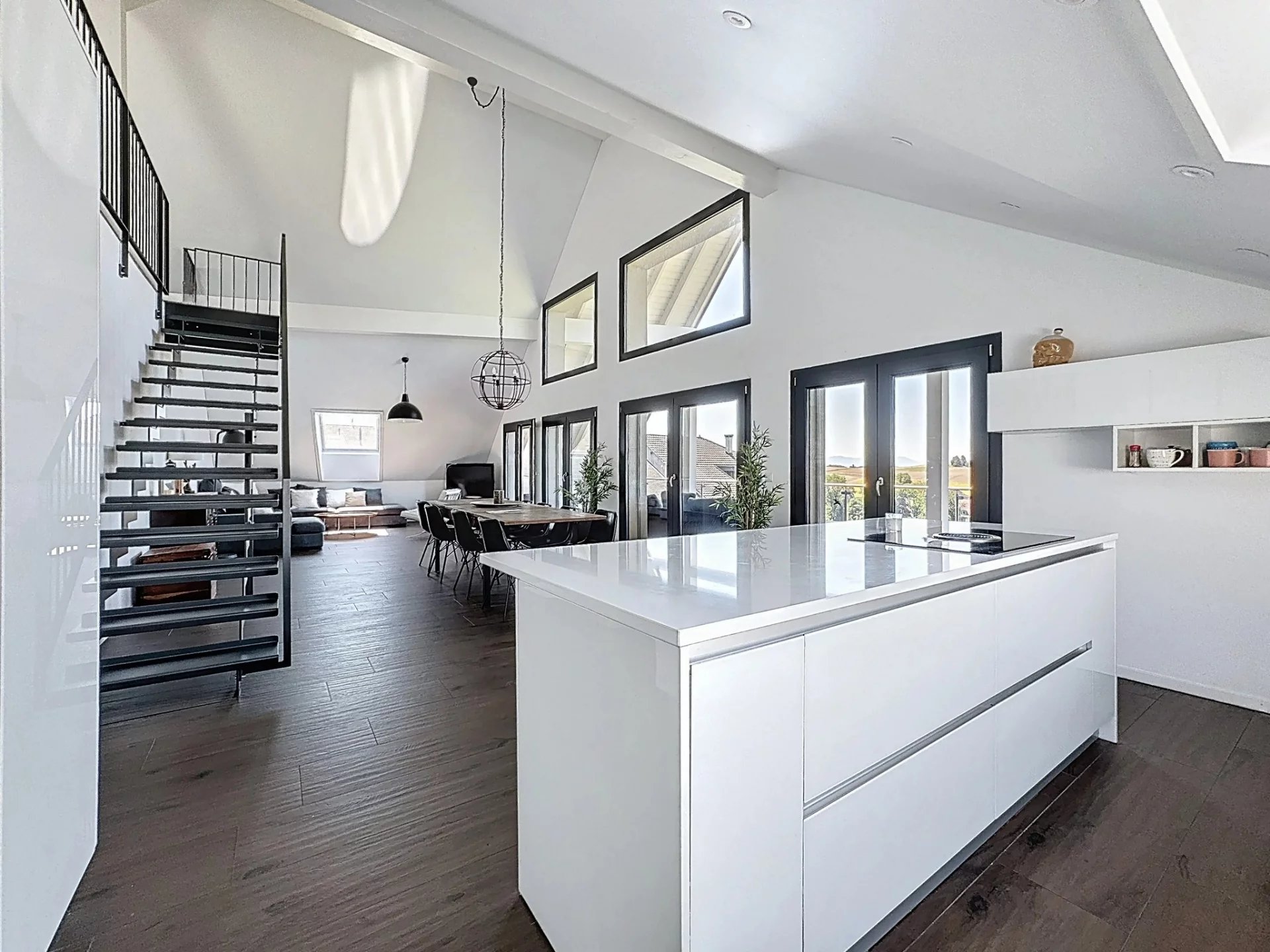 Attique avec balcon-terrasse