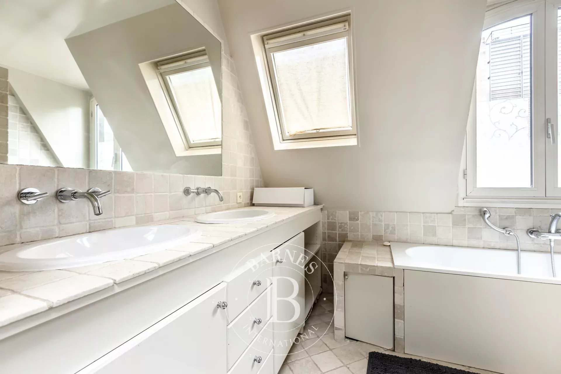 Paris  - Apartment 3 Bedrooms - picture 13