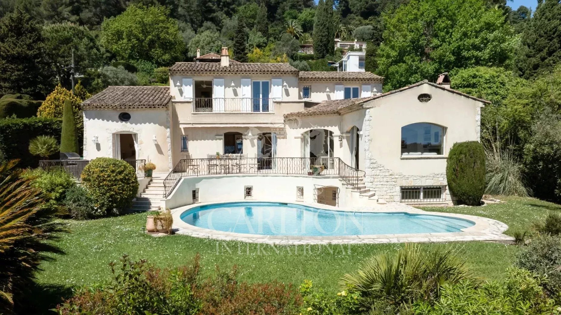 La Colle sur Loup – at walking distance from the village, charming villa with panoramic view and sea view