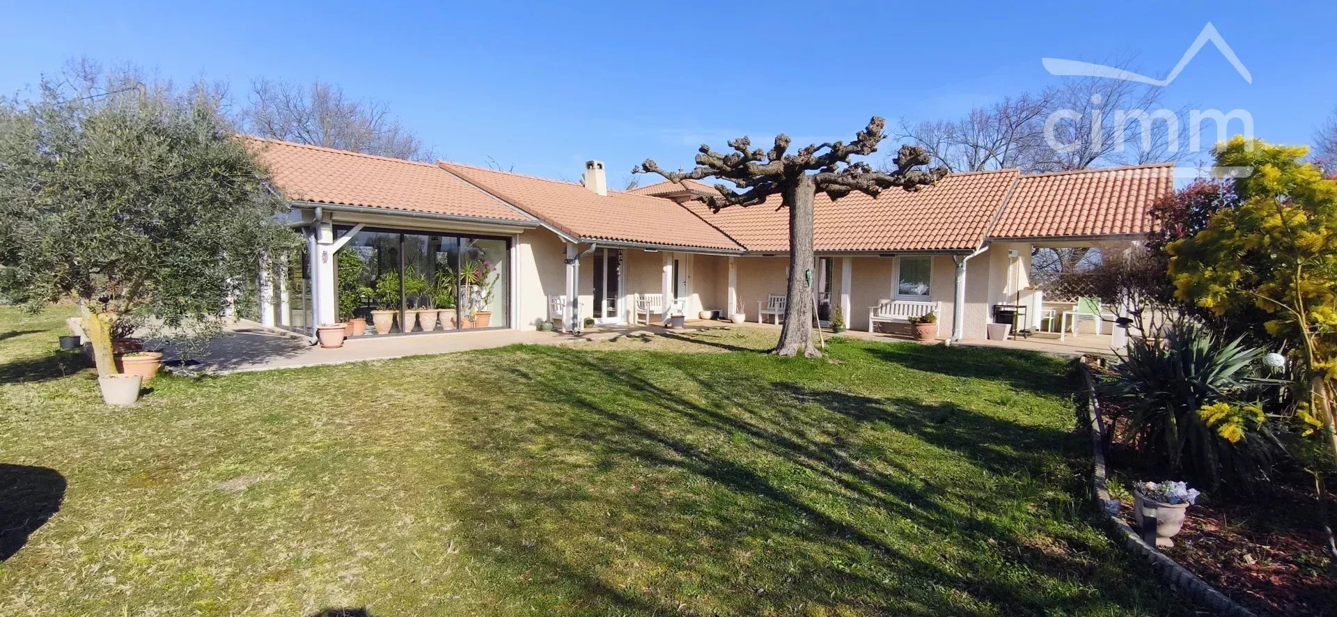 Agence immobilière de 