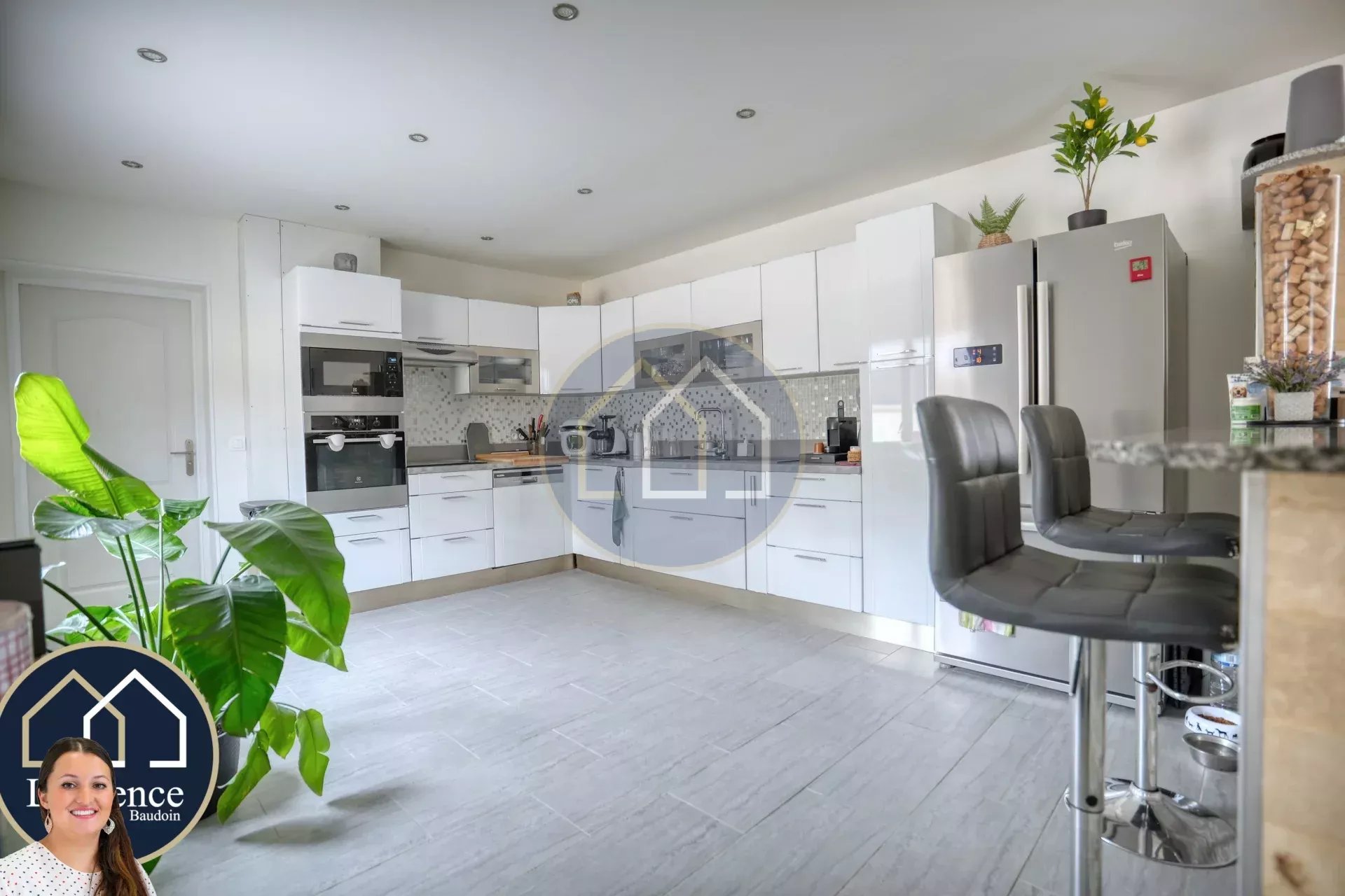 COUP DE CŒUR ASSURÉ – MAISON FAMILIALE RÉCENTE AUX BEAUX VOLUMES, 5 chambres,– 10 min Dreux / Houdan, jardin 1024m2, 5 chambres