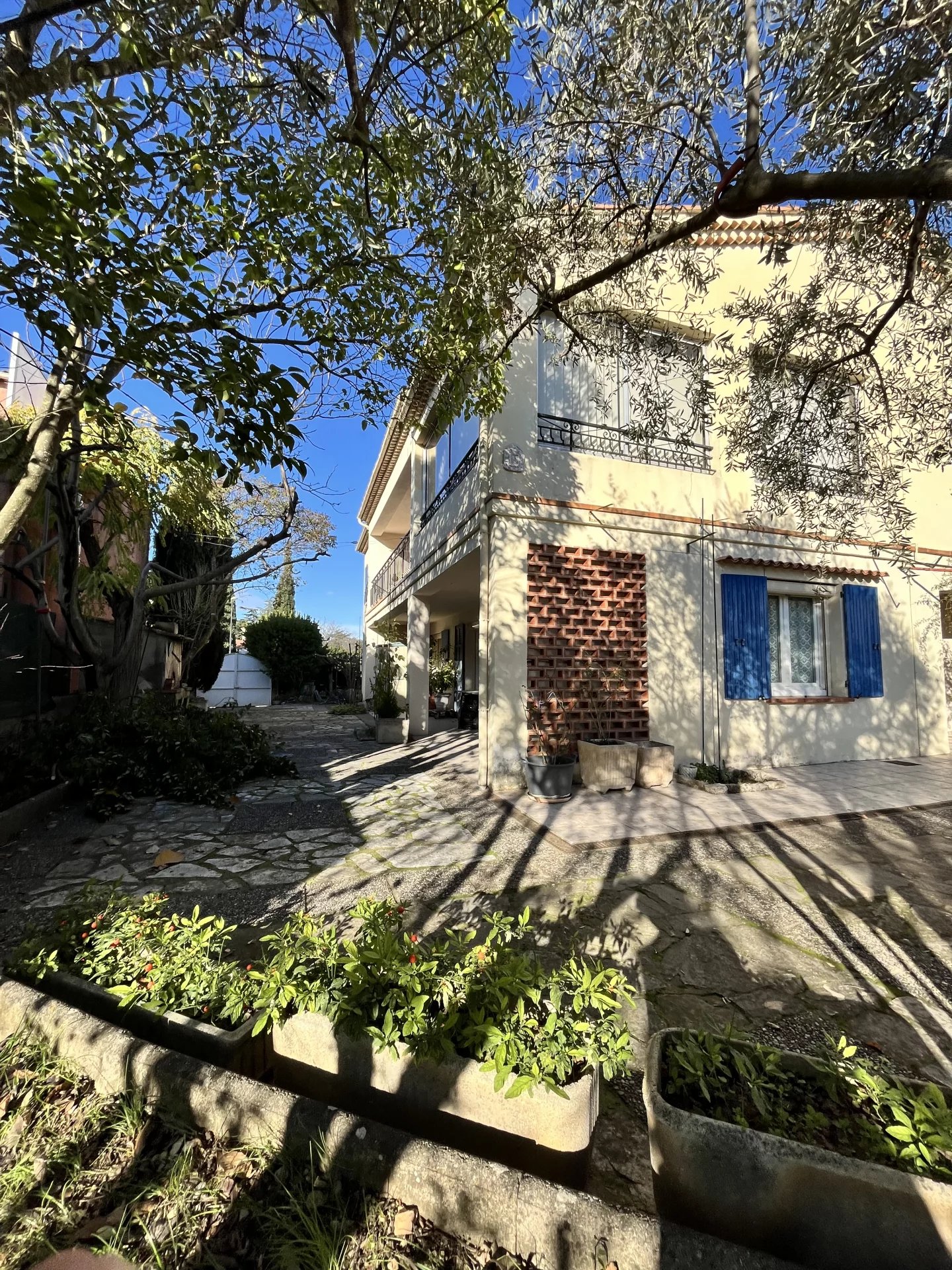 Maison de ville sur terrain de 892m2