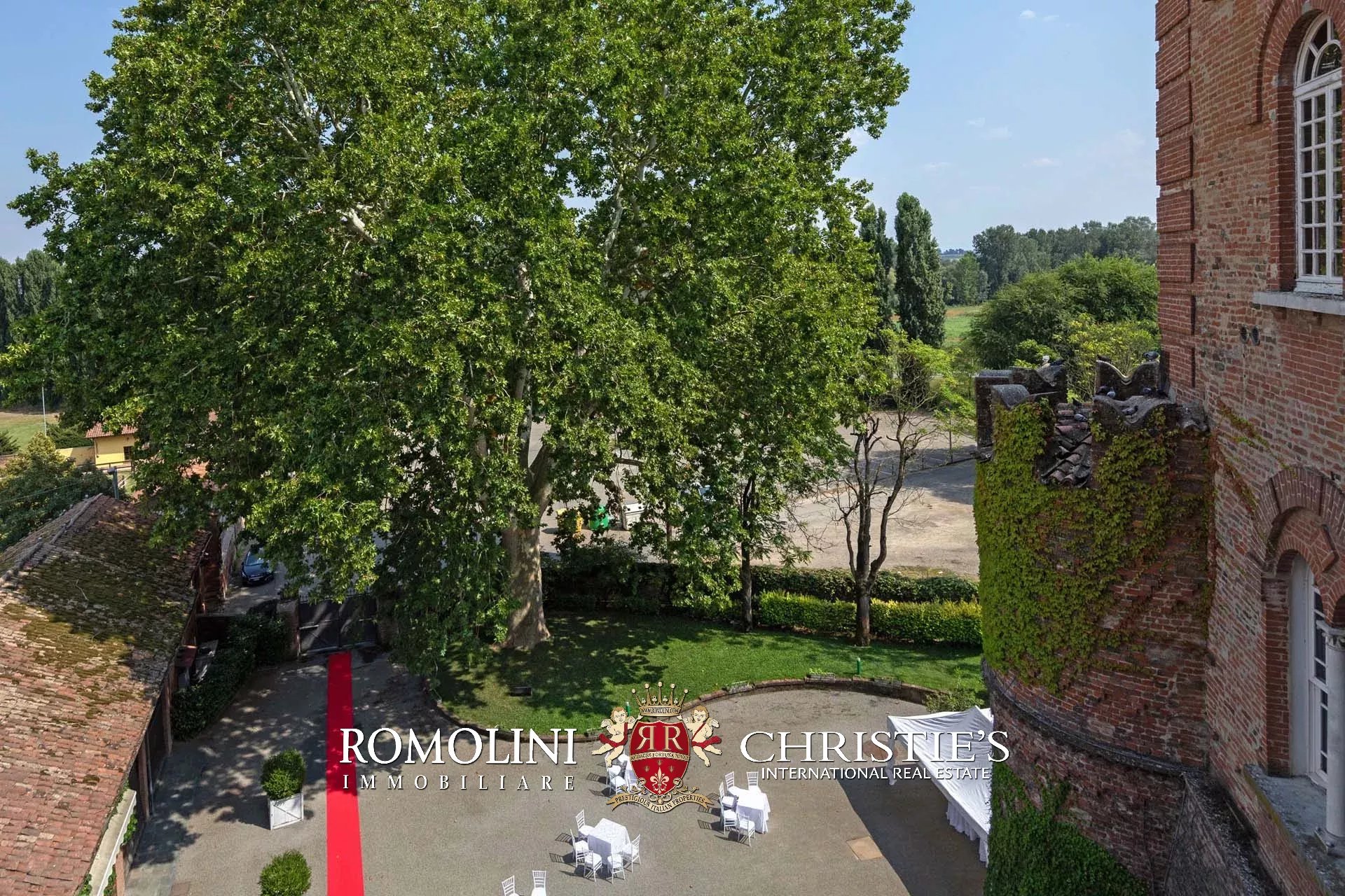 10 Bedroom Chateau's Image 17