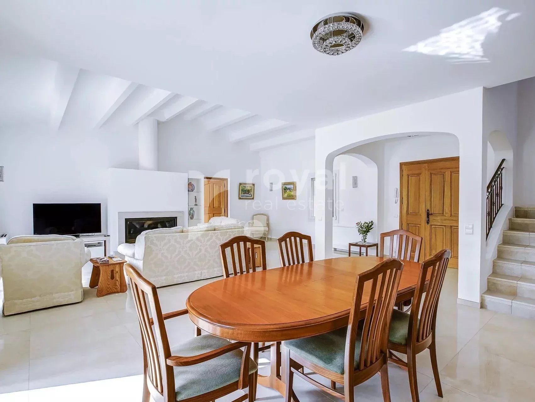 Villa avec jardin et piscine — photo 13