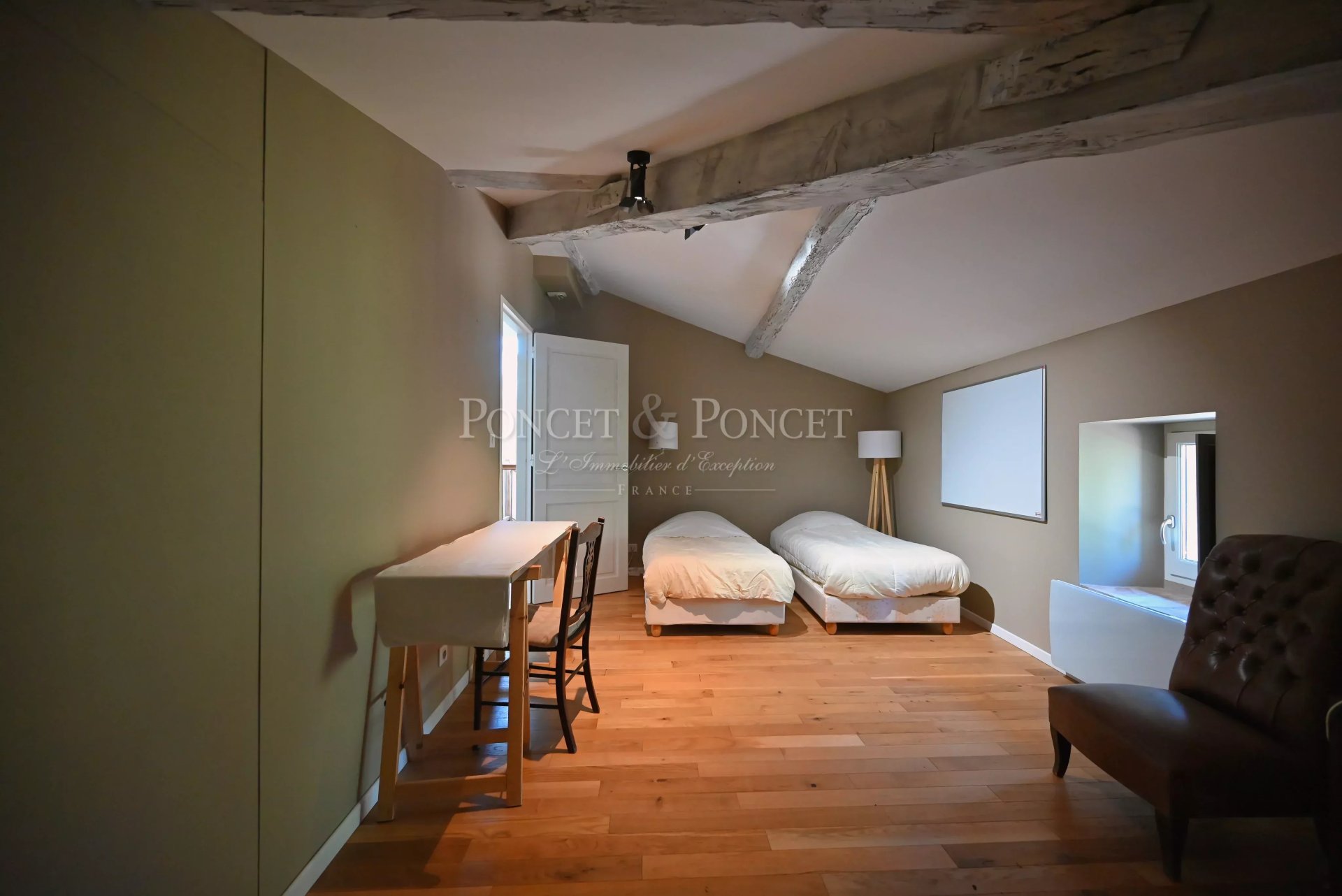 10 Bedroom Villa/Townhouse's Image 28