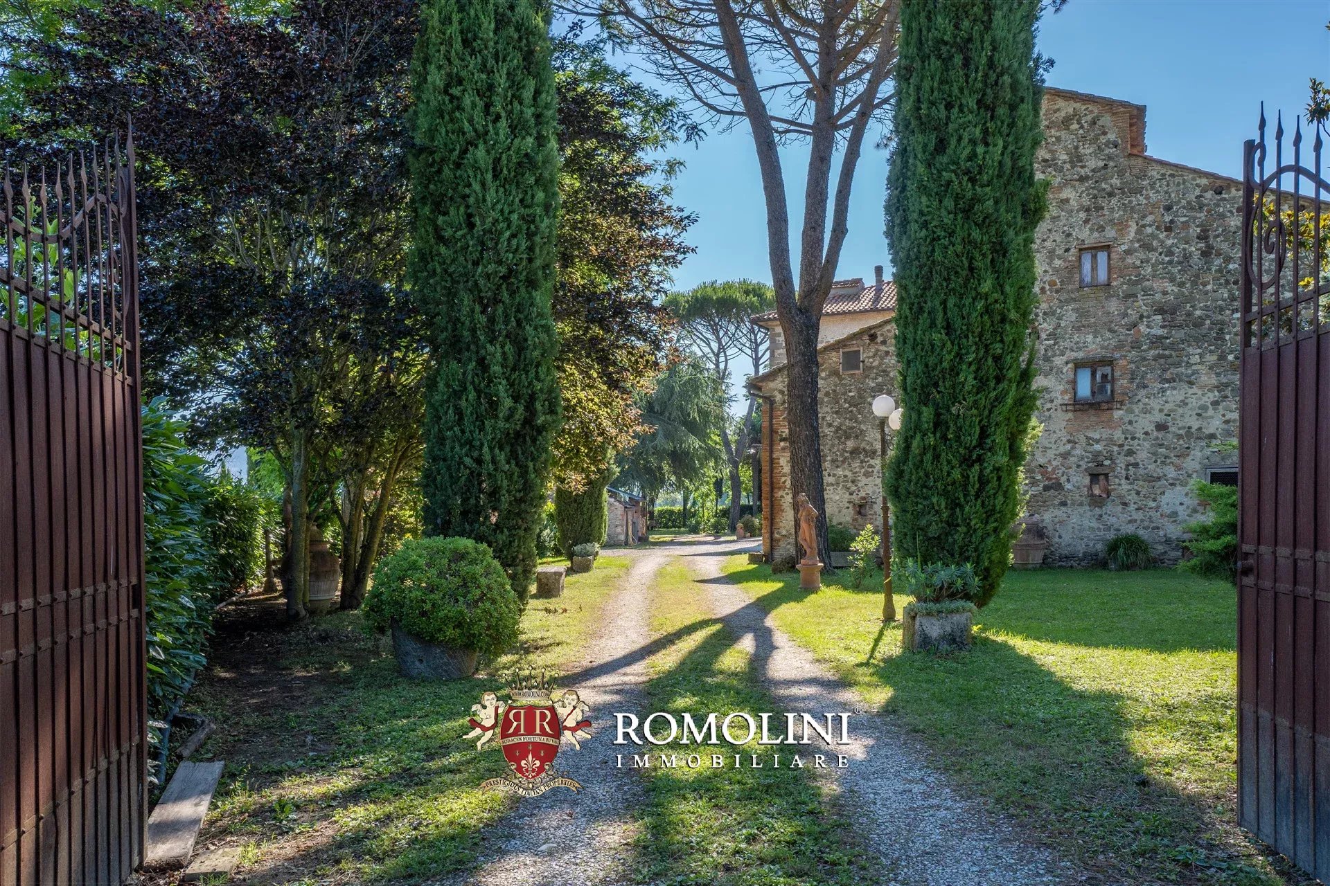 7 Bedroom Villa/Townhouse's Image 27