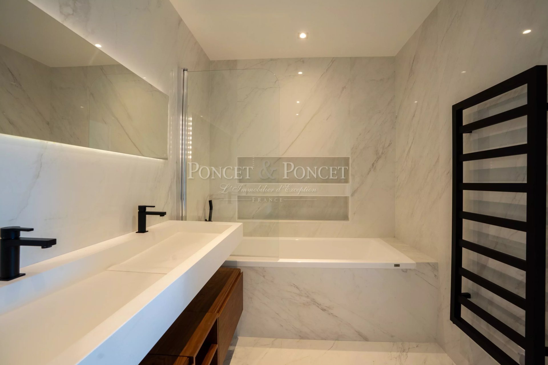 6 Bedroom Villa/Townhouse's Image 13