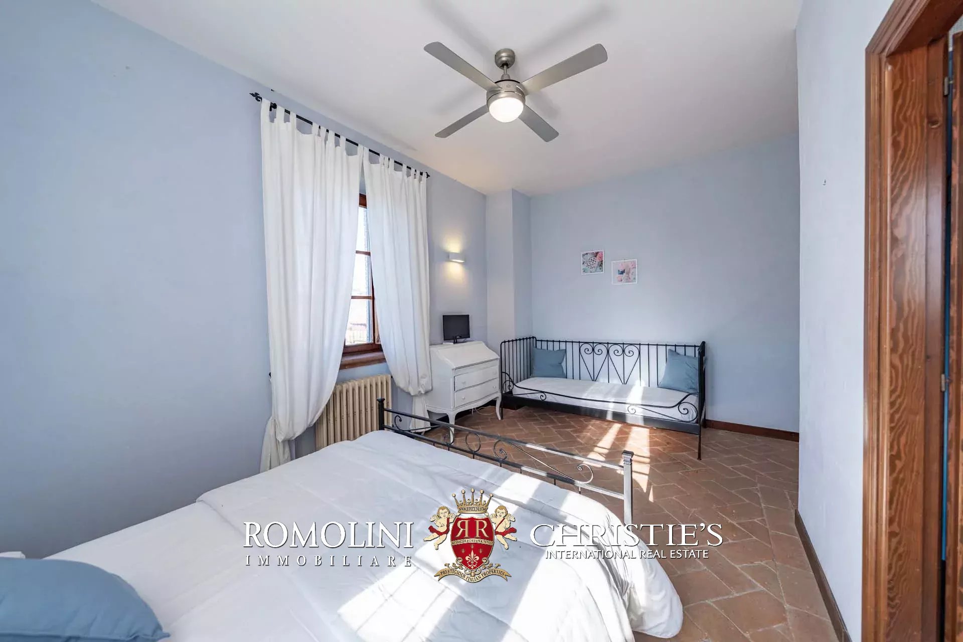 20 Bedroom Chateau's Image 37